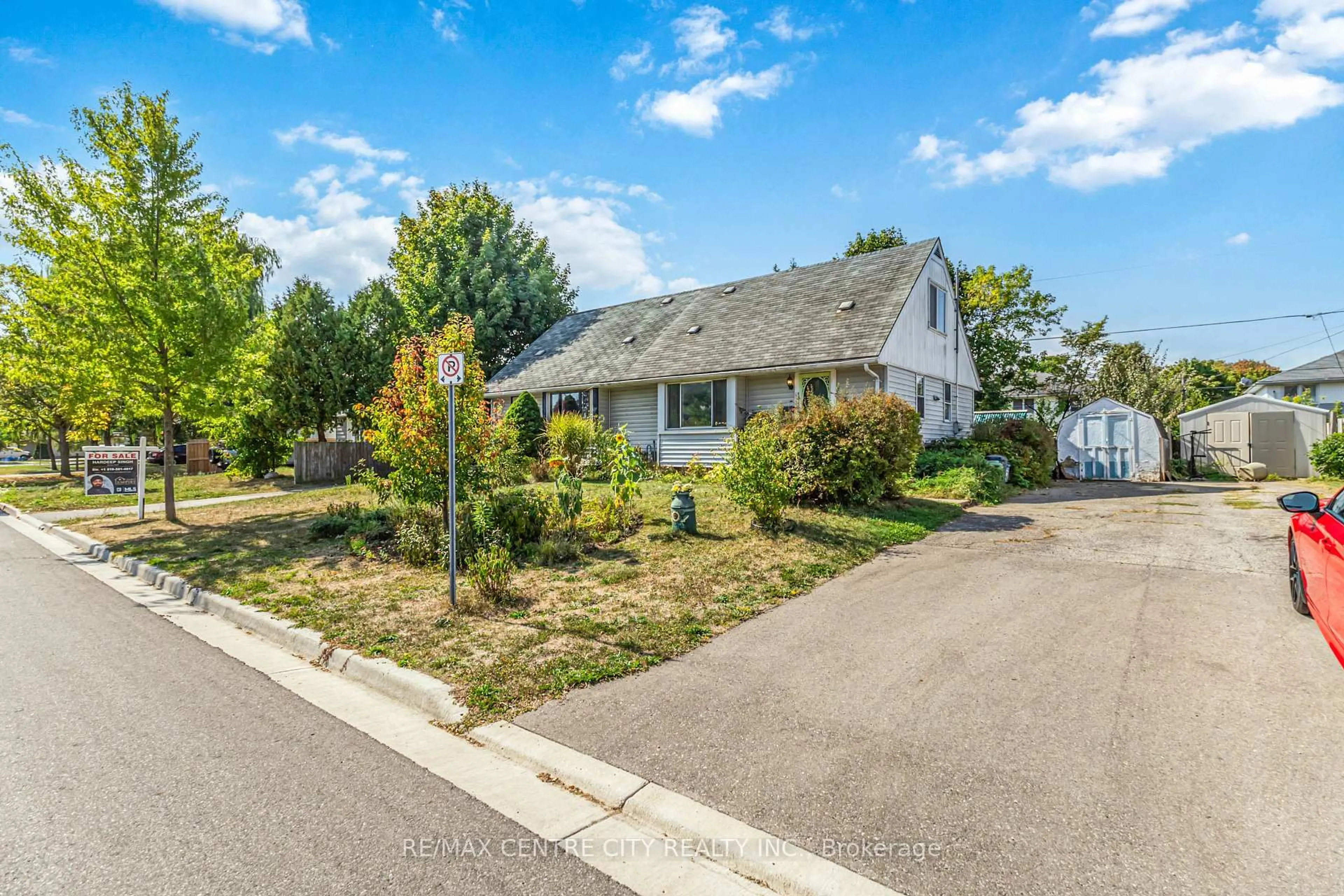 A pic from outside/outdoor area/front of a property/back of a property/a pic from drone, street for 359 Flanders Row, London East Ontario N5Y 1C3