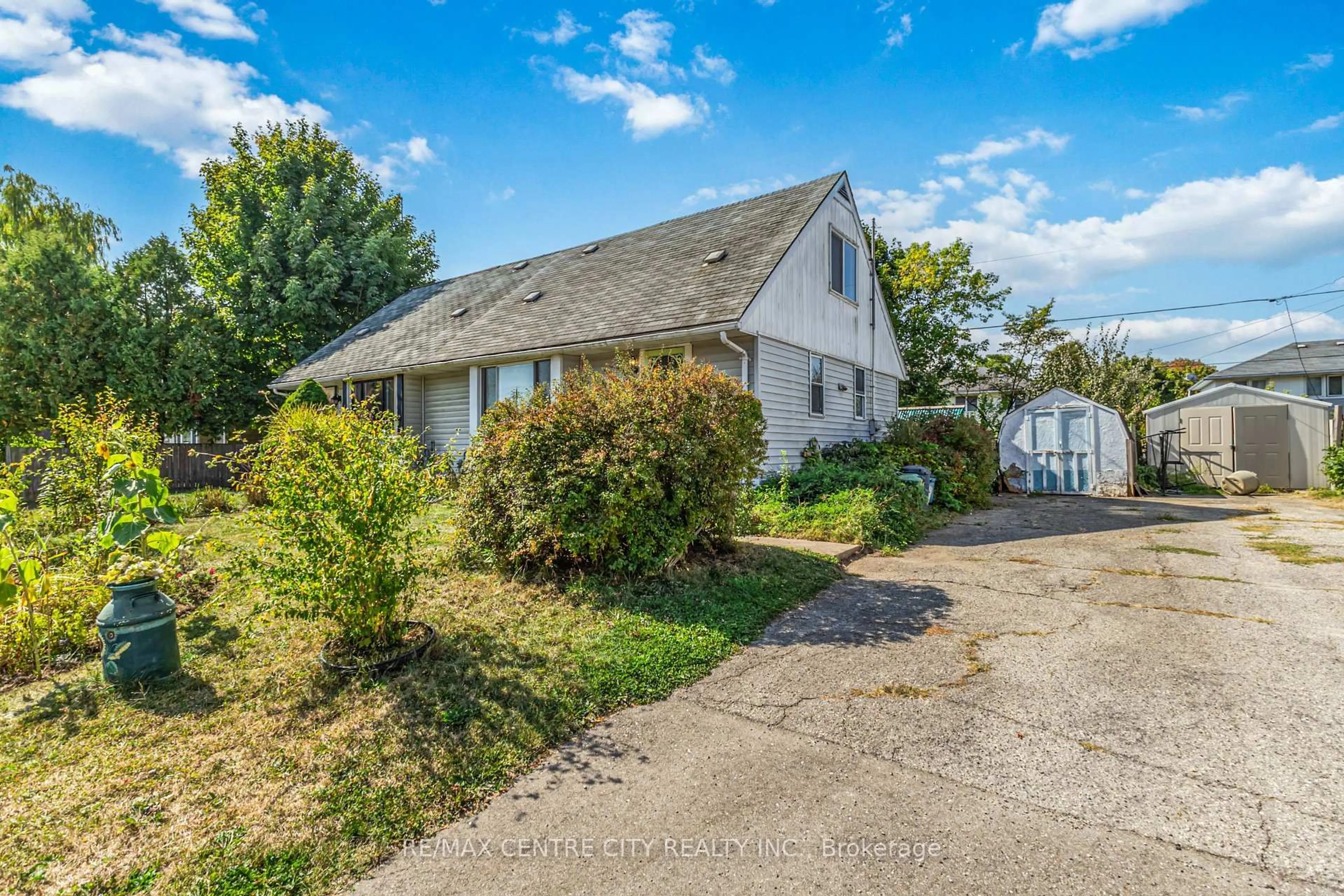 A pic from outside/outdoor area/front of a property/back of a property/a pic from drone, street for 359 Flanders Row, London East Ontario N5Y 1C3
