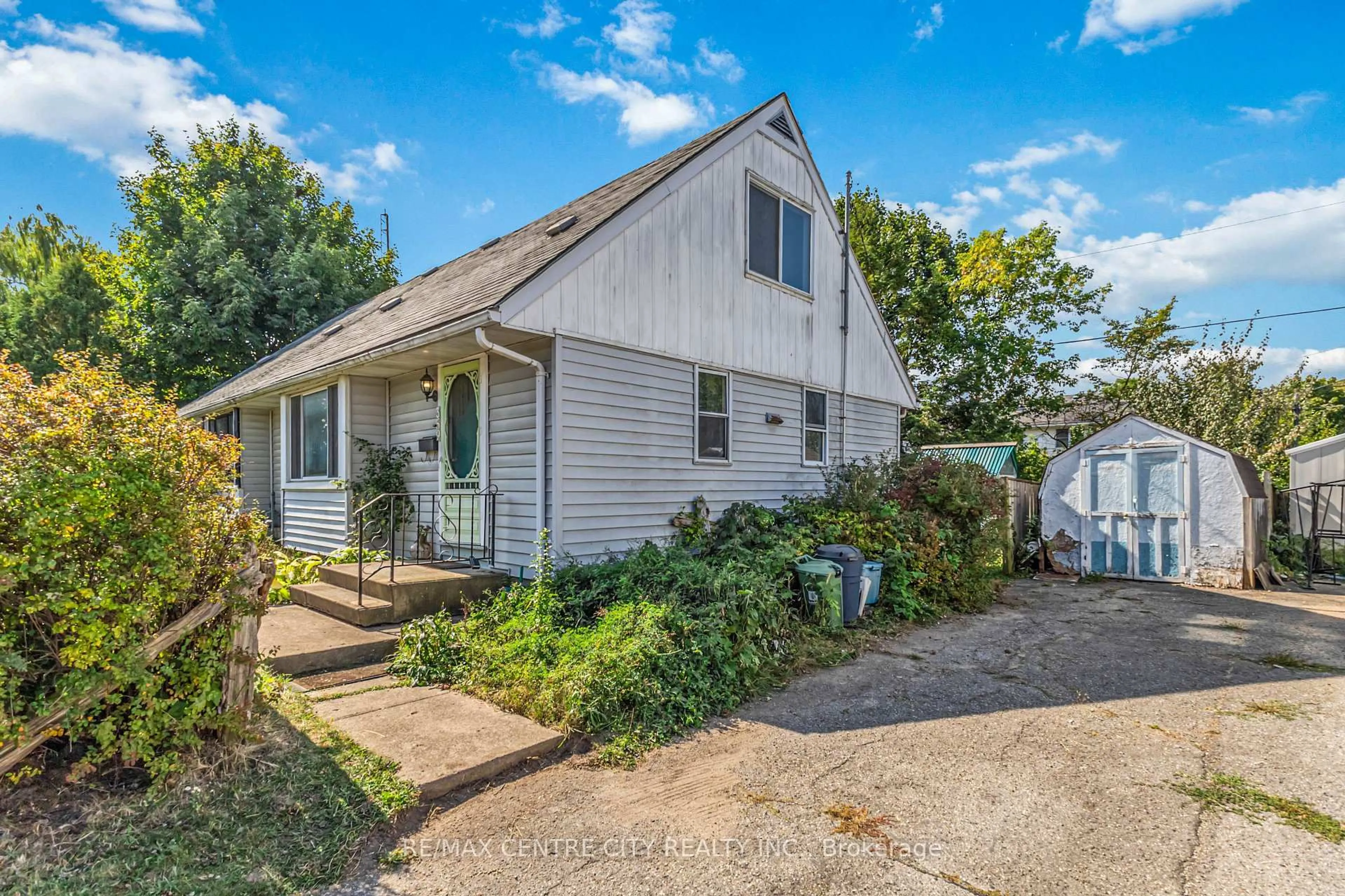 Home with vinyl exterior material, street for 359 Flanders Row, London East Ontario N5Y 1C3
