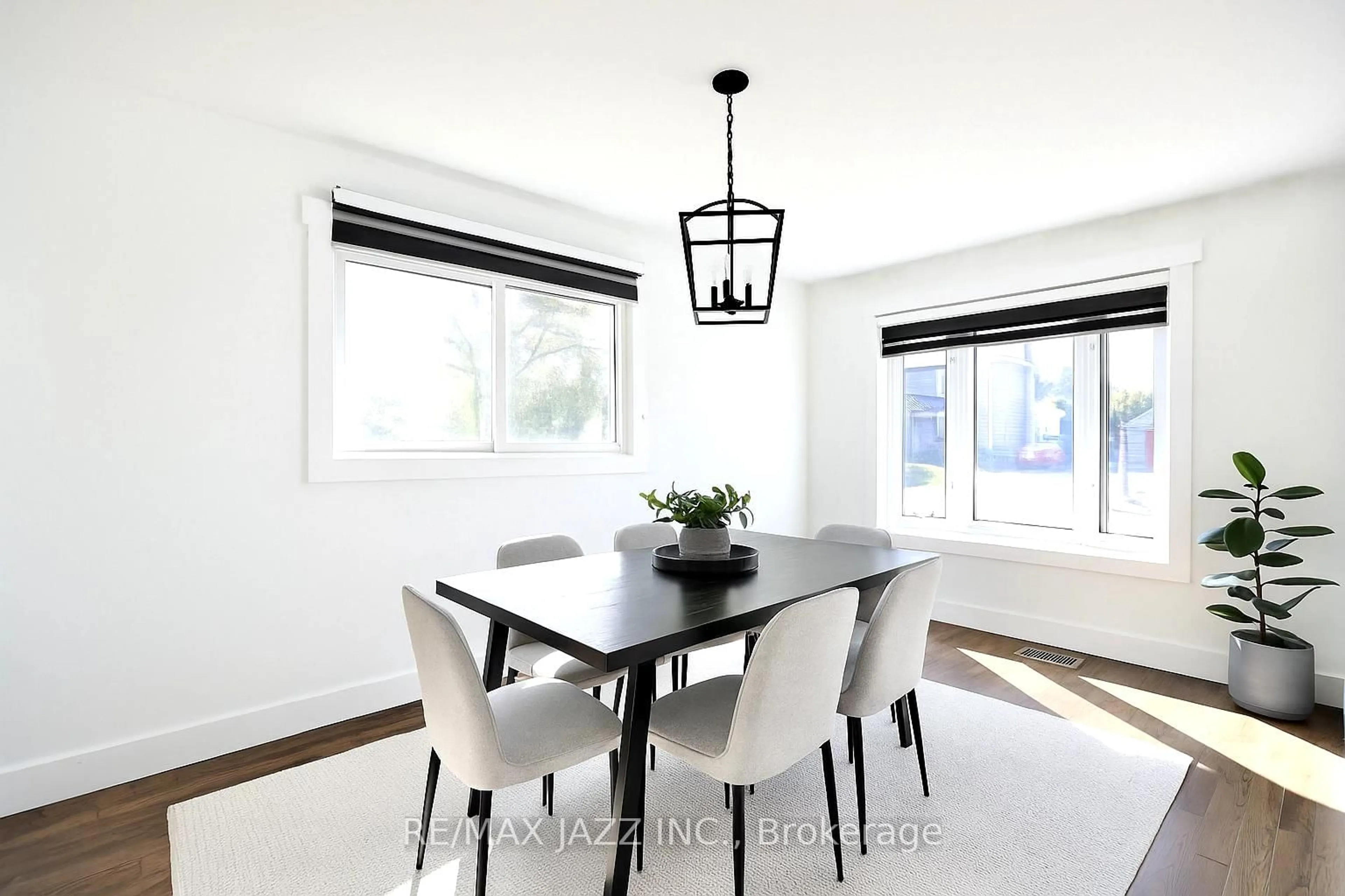 Dining room, wood/laminate floor for 159 Byron St, Quinte West Ontario K8V 2Y7