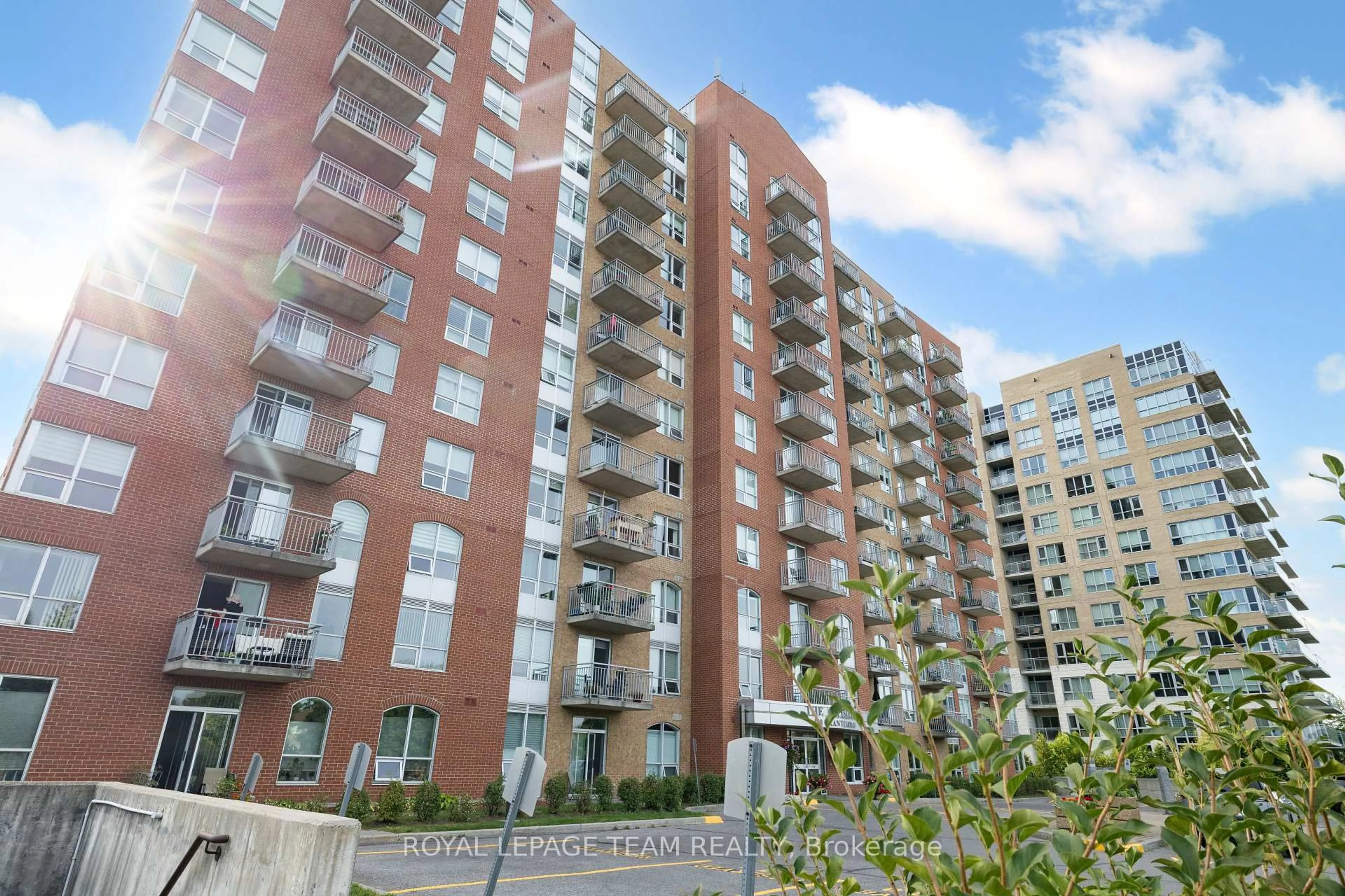 Unknown for 120 Grant Carman Dr #901, Ottawa Ontario K2E 1C8