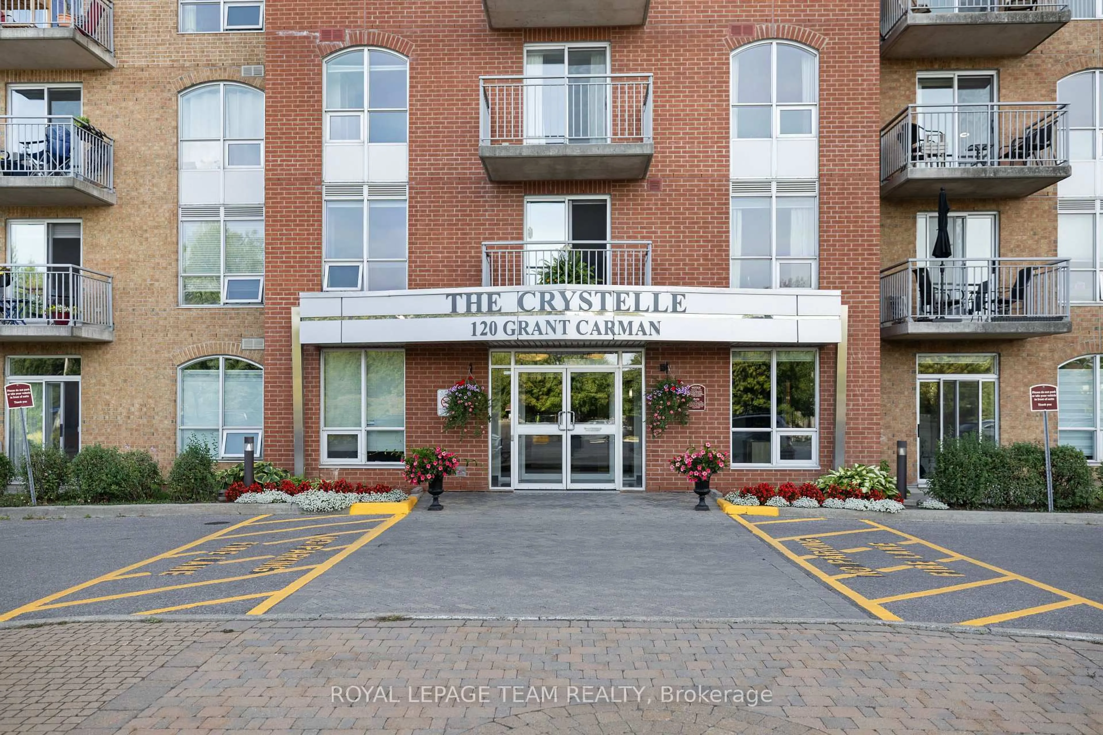 Unknown for 120 Grant Carman Dr #901, Ottawa Ontario K2E 1C8