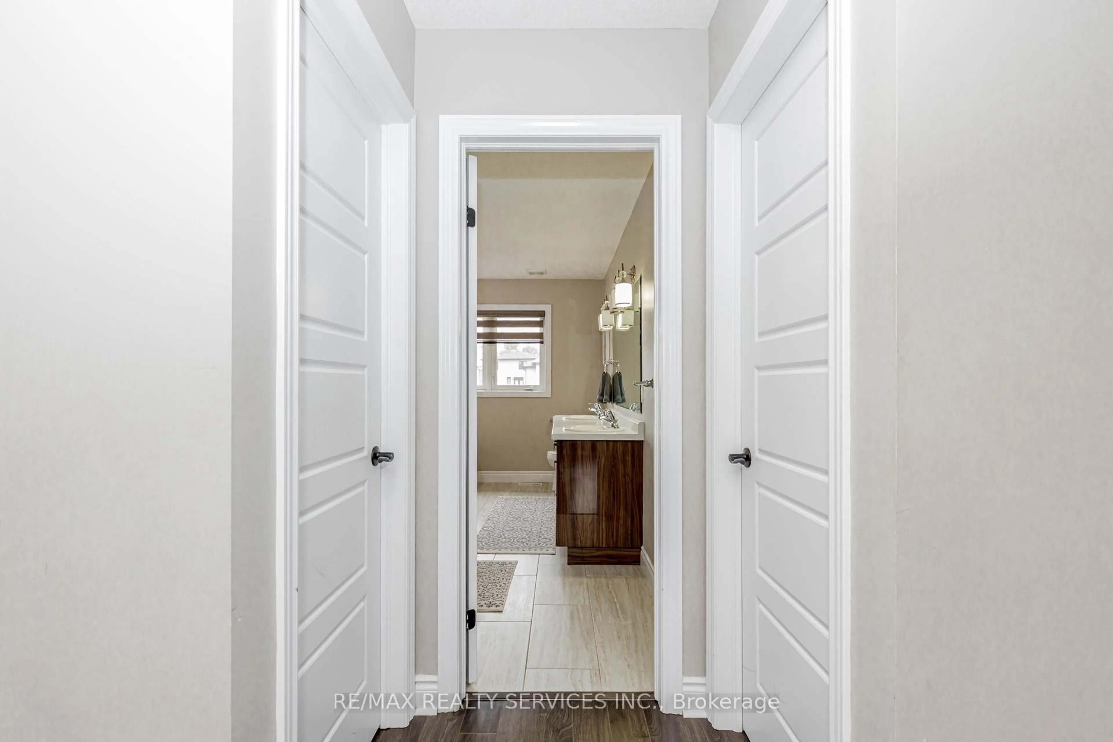 Indoor entryway for 263 Wedgewood Dr, Woodstock Ontario N4T 0J1
