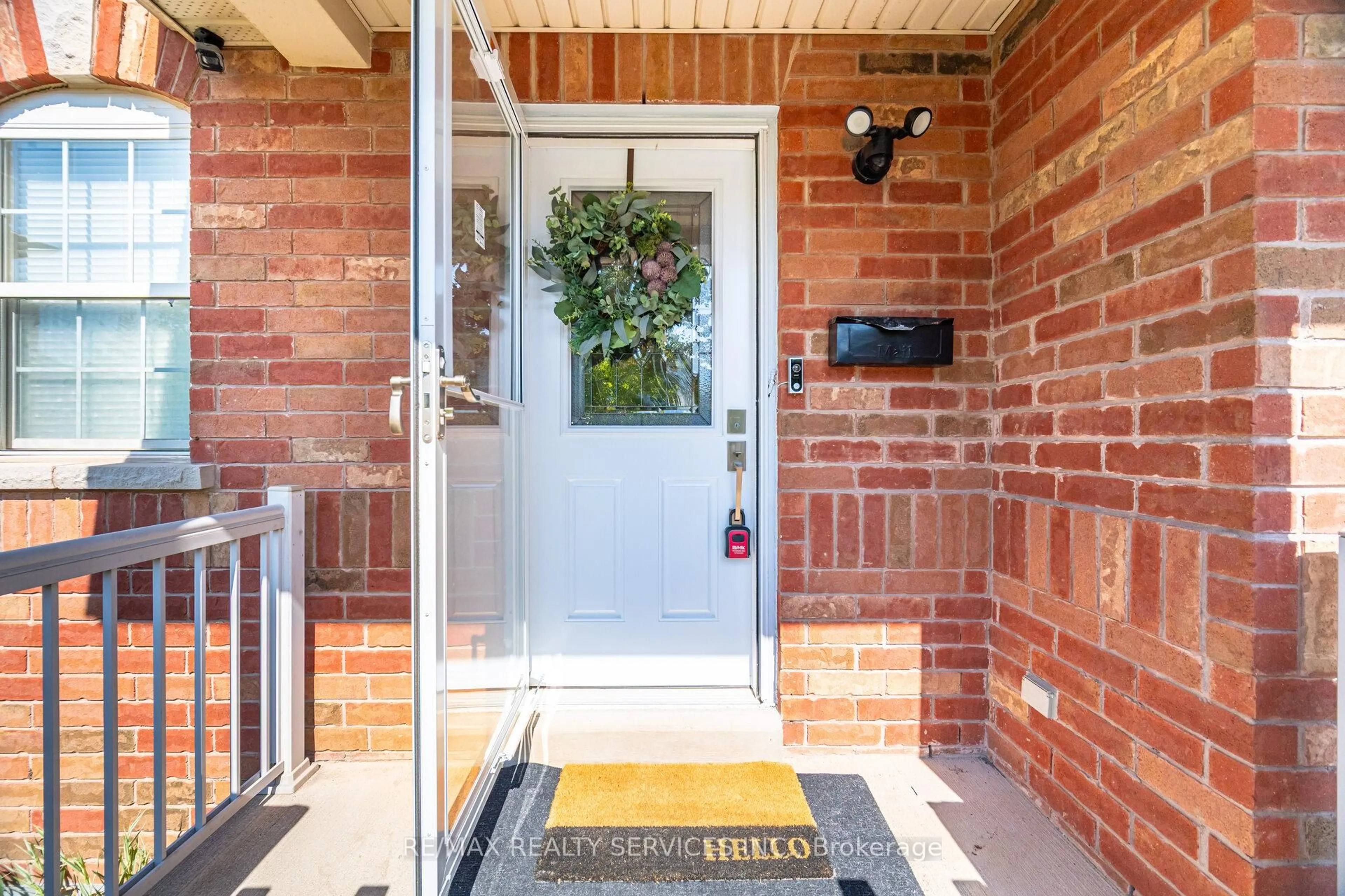 Indoor entryway for 91 Young Cres, Niagara-on-the-Lake Ontario L0S 1J7