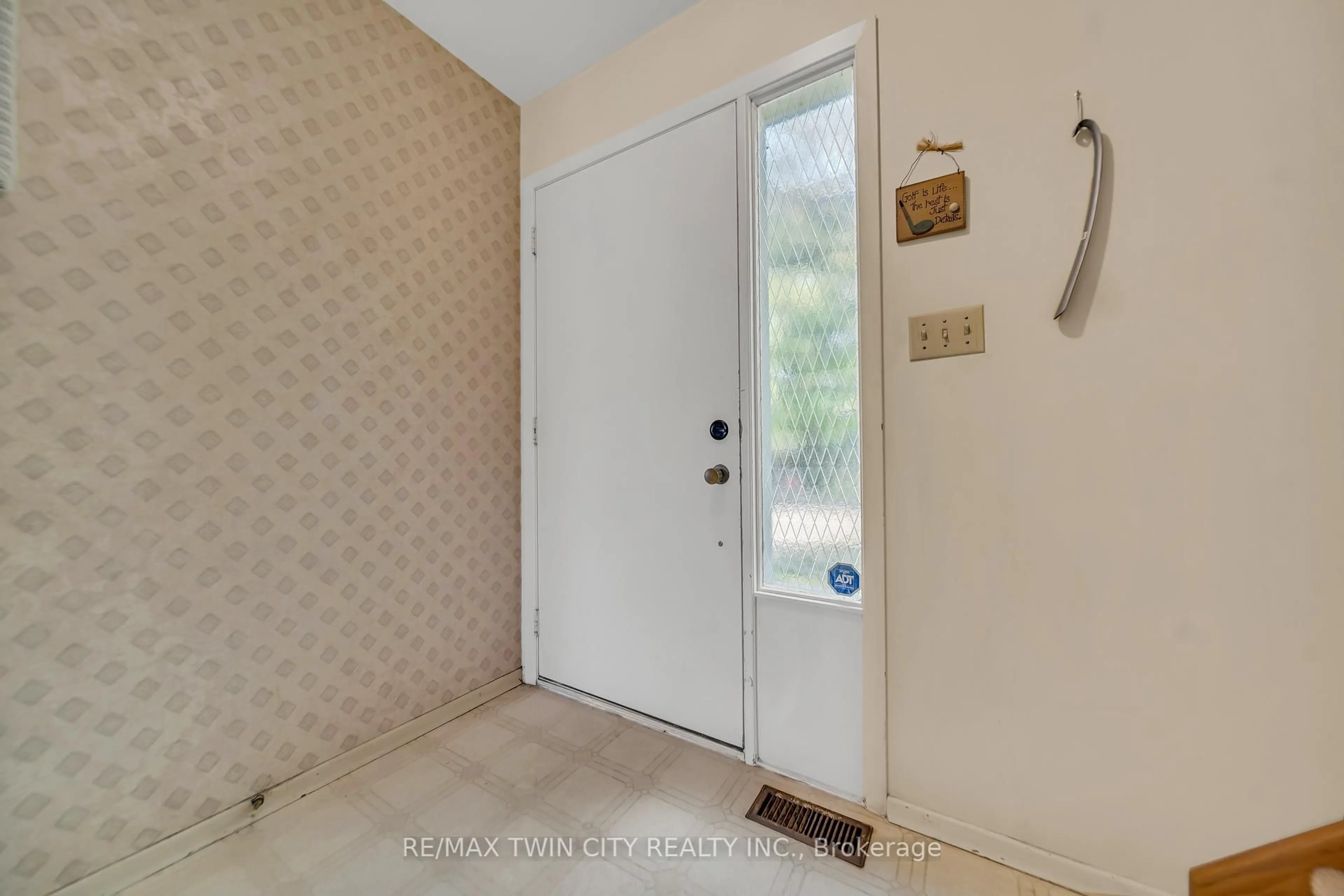 Indoor entryway for 395 Mossom Pl, Waterloo Ontario N2K 2G7