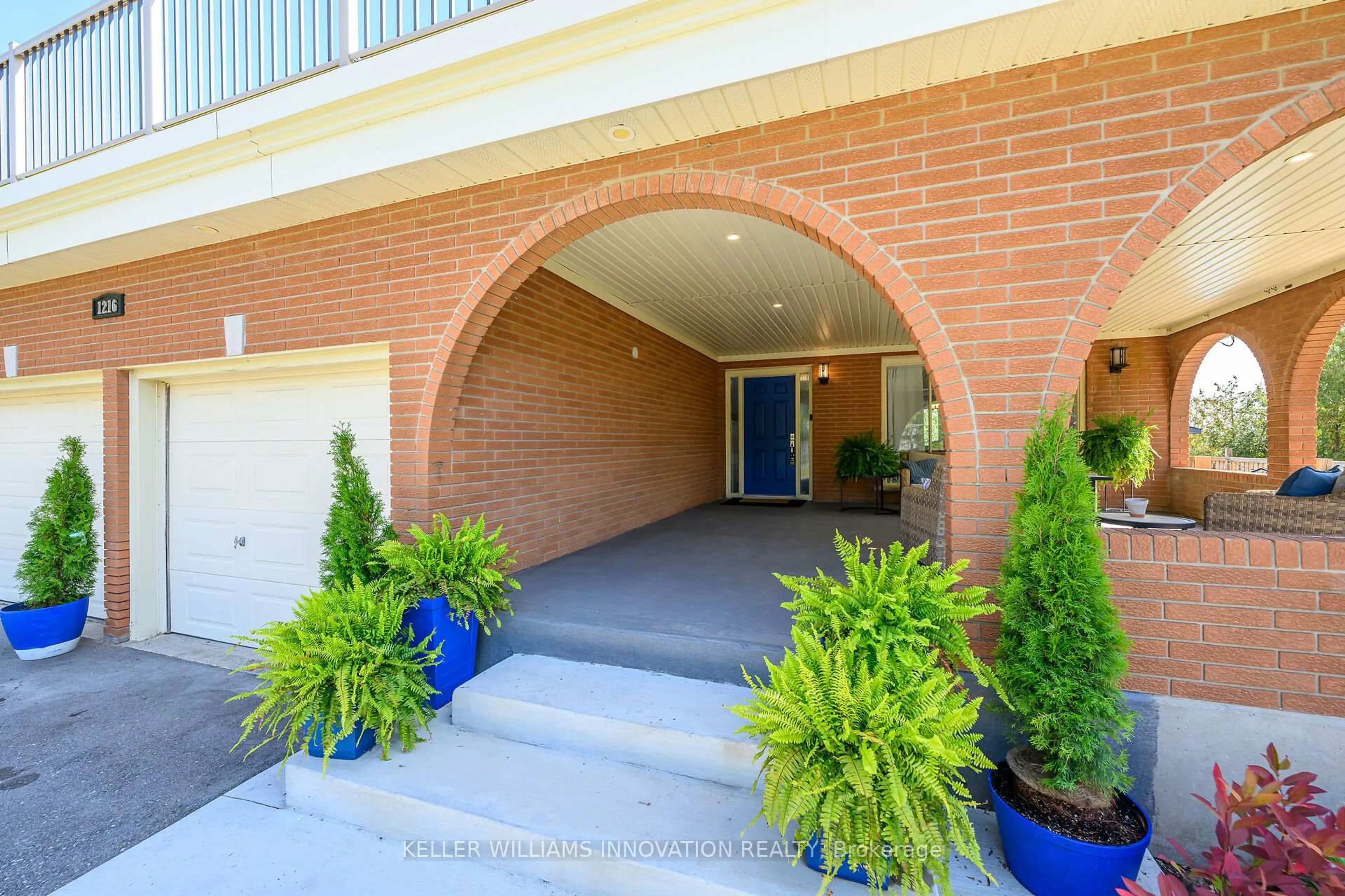 Indoor foyer for 1216 Sheffield Rd, Hamilton Ontario L0R 1Z0