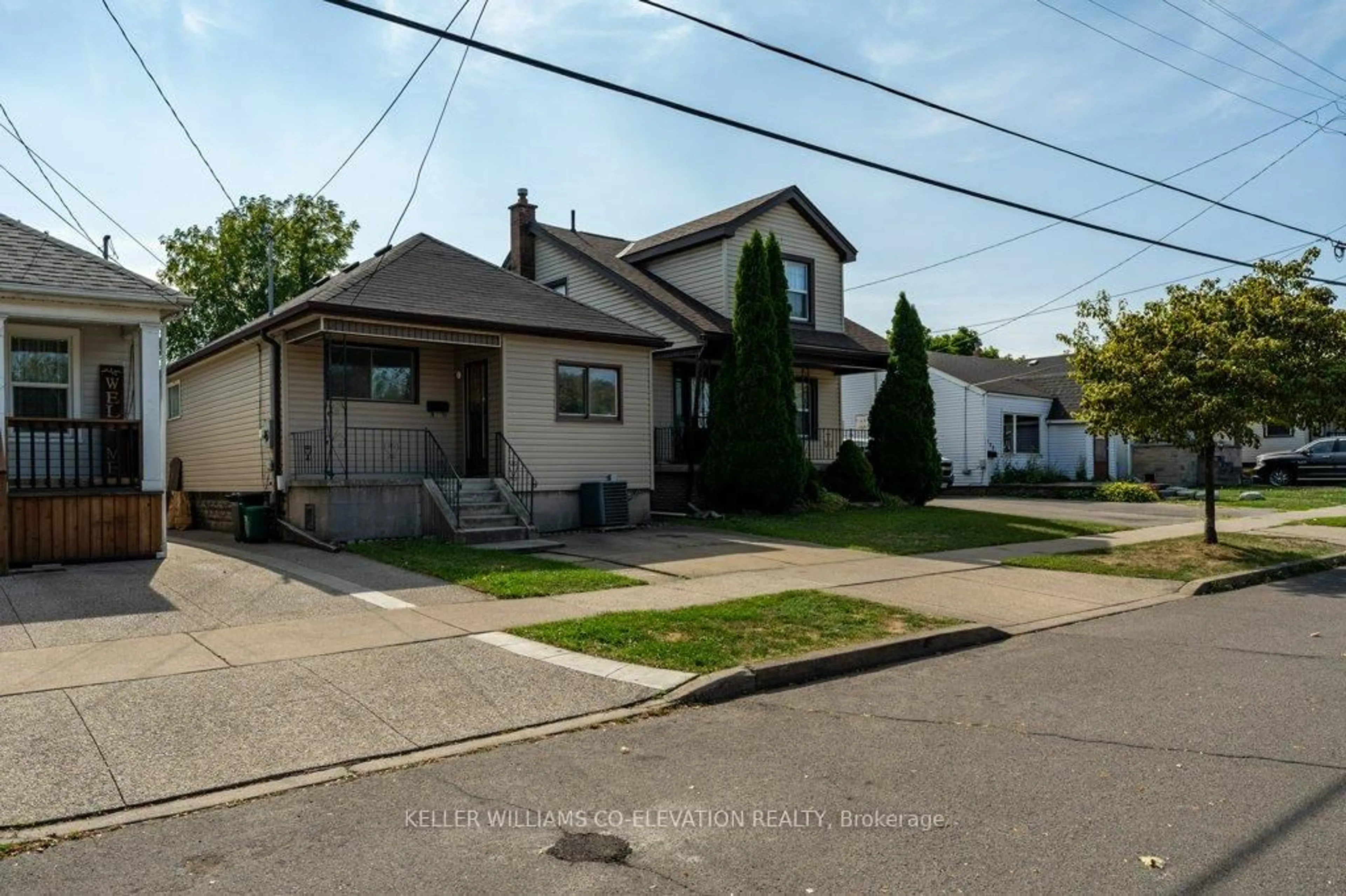 A pic from outside/outdoor area/front of a property/back of a property/a pic from drone, street for 134 Mcanulty Blvd, Hamilton Ontario L8H 3H4