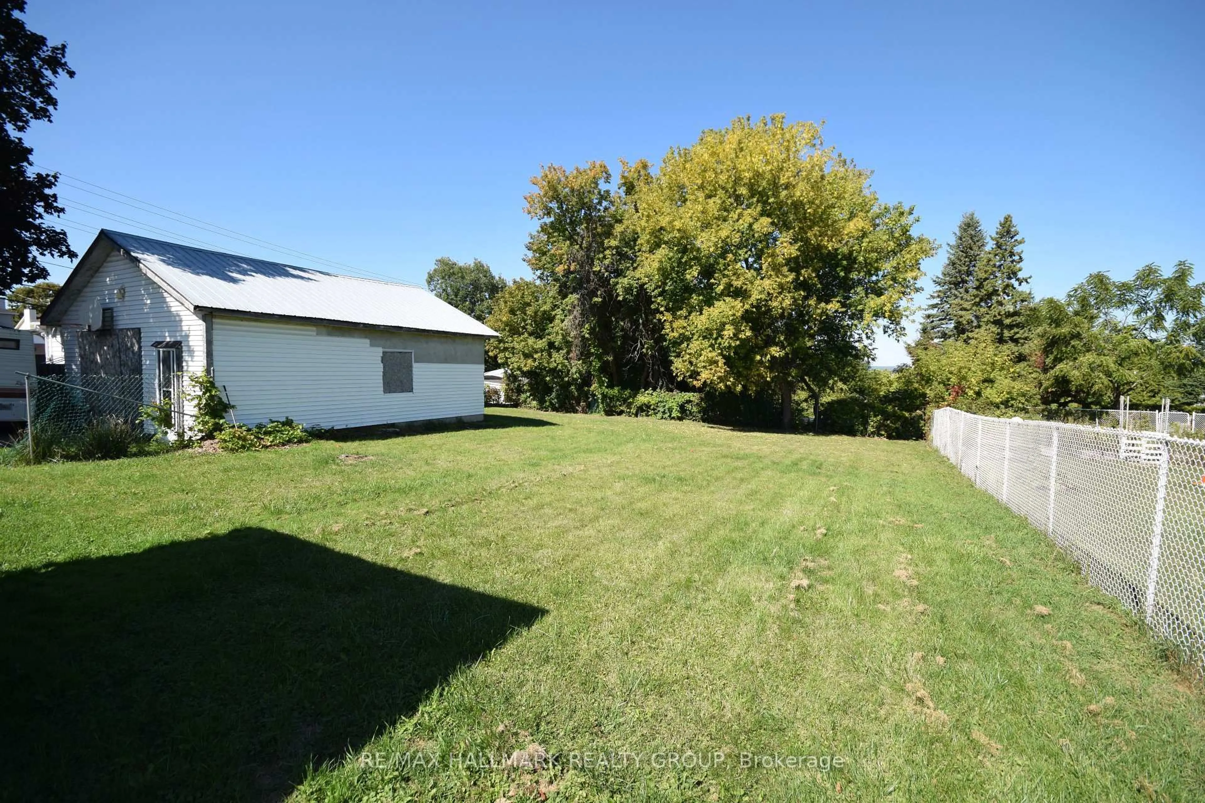 A pic from outside/outdoor area/front of a property/back of a property/a pic from drone, water/lake/river/ocean view for 6719 Barsona Pl, Ottawa Ontario K1C 1J2