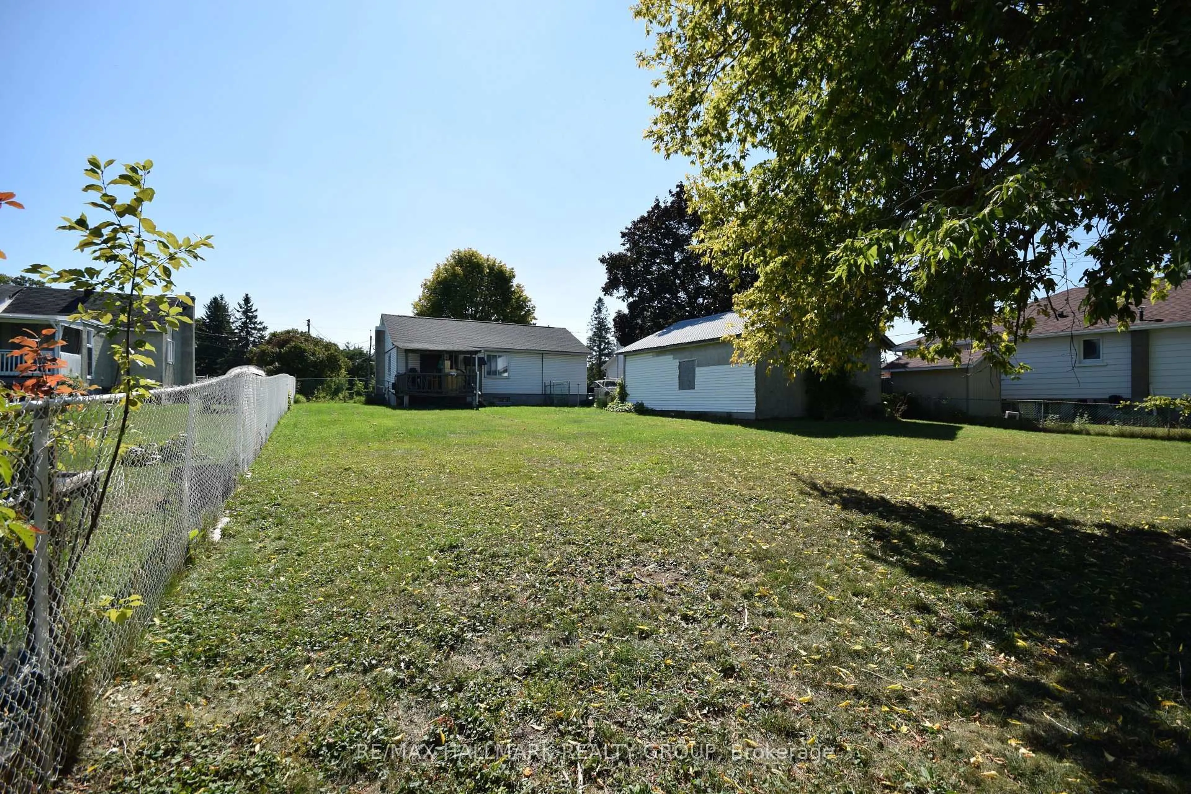 A pic from outside/outdoor area/front of a property/back of a property/a pic from drone, street for 6719 Barsona Pl, Ottawa Ontario K1C 1J2