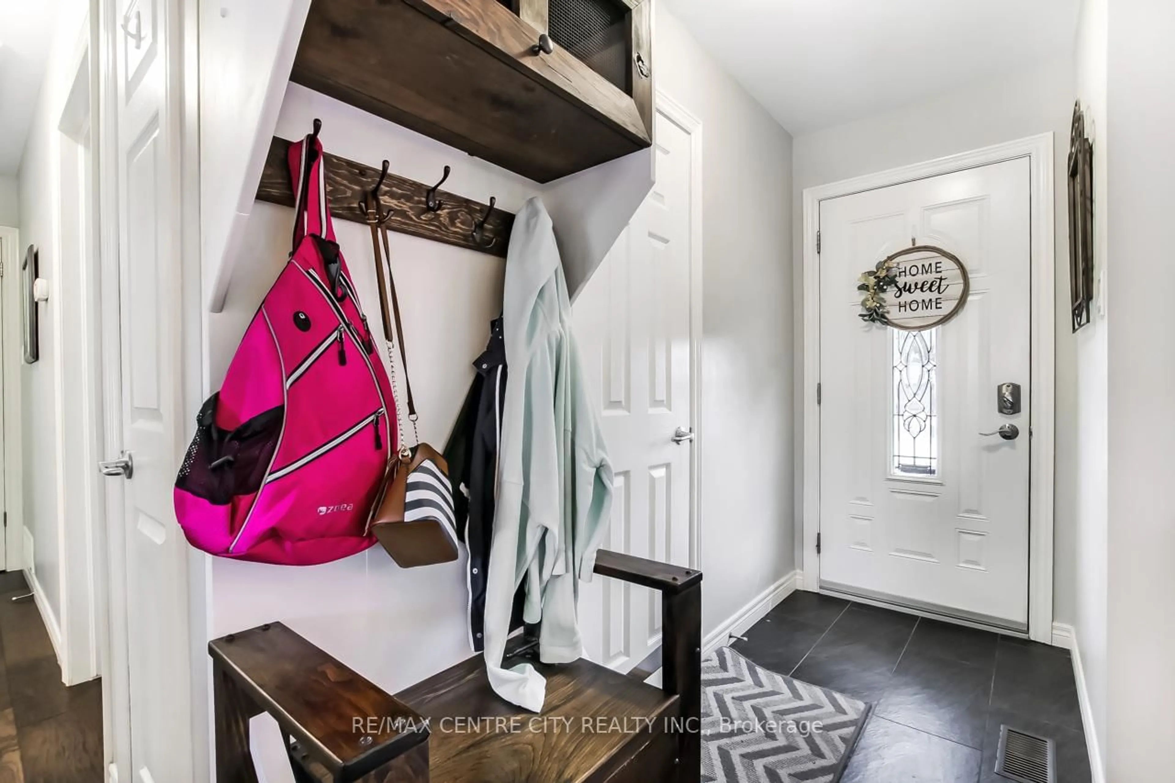 Indoor entryway for 388 Larry St, Central Elgin Ontario N5L 1H5