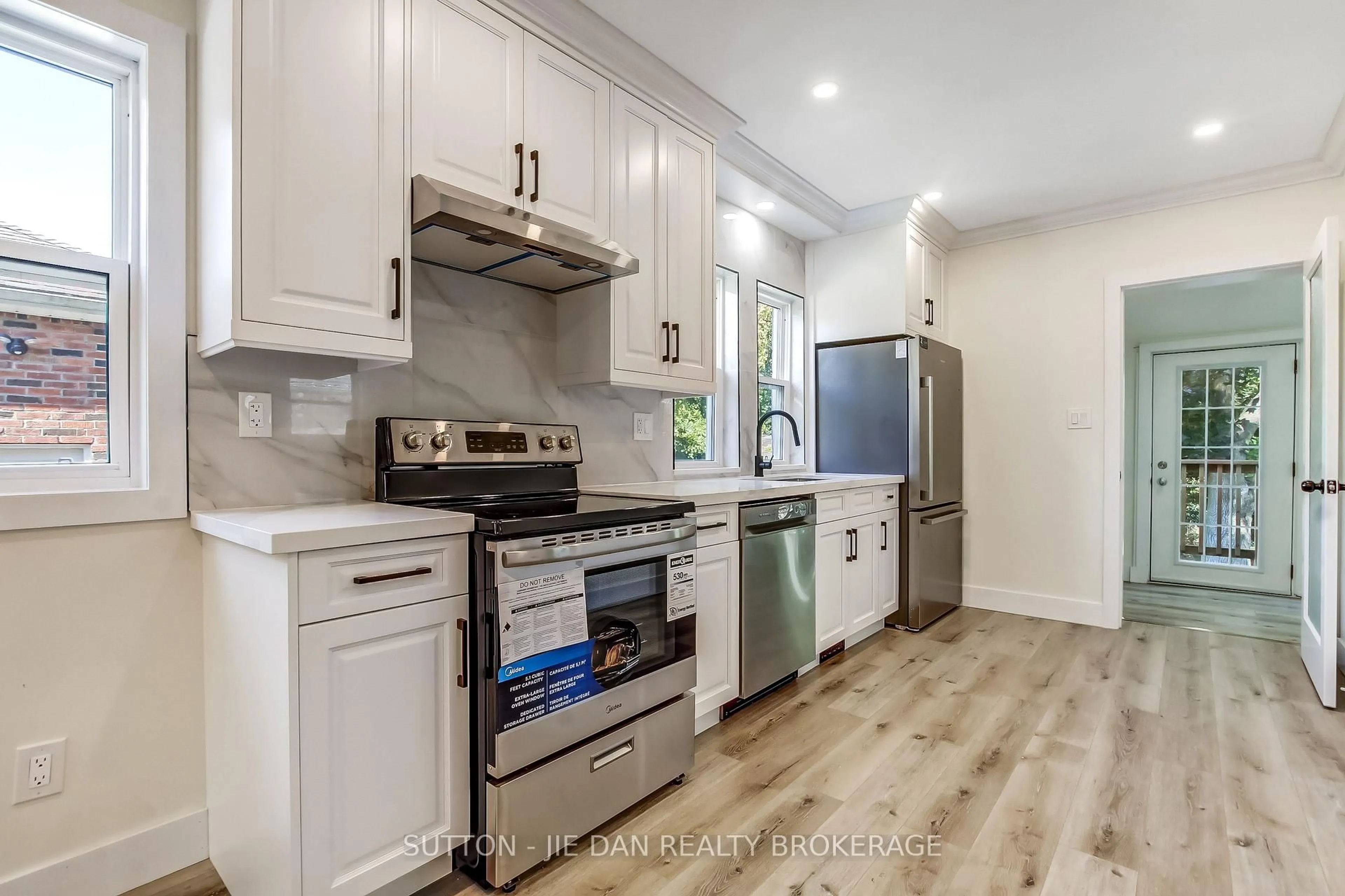 Open concept kitchen, unknown for 181 Cambridge St, London North Ontario N6H 1N6