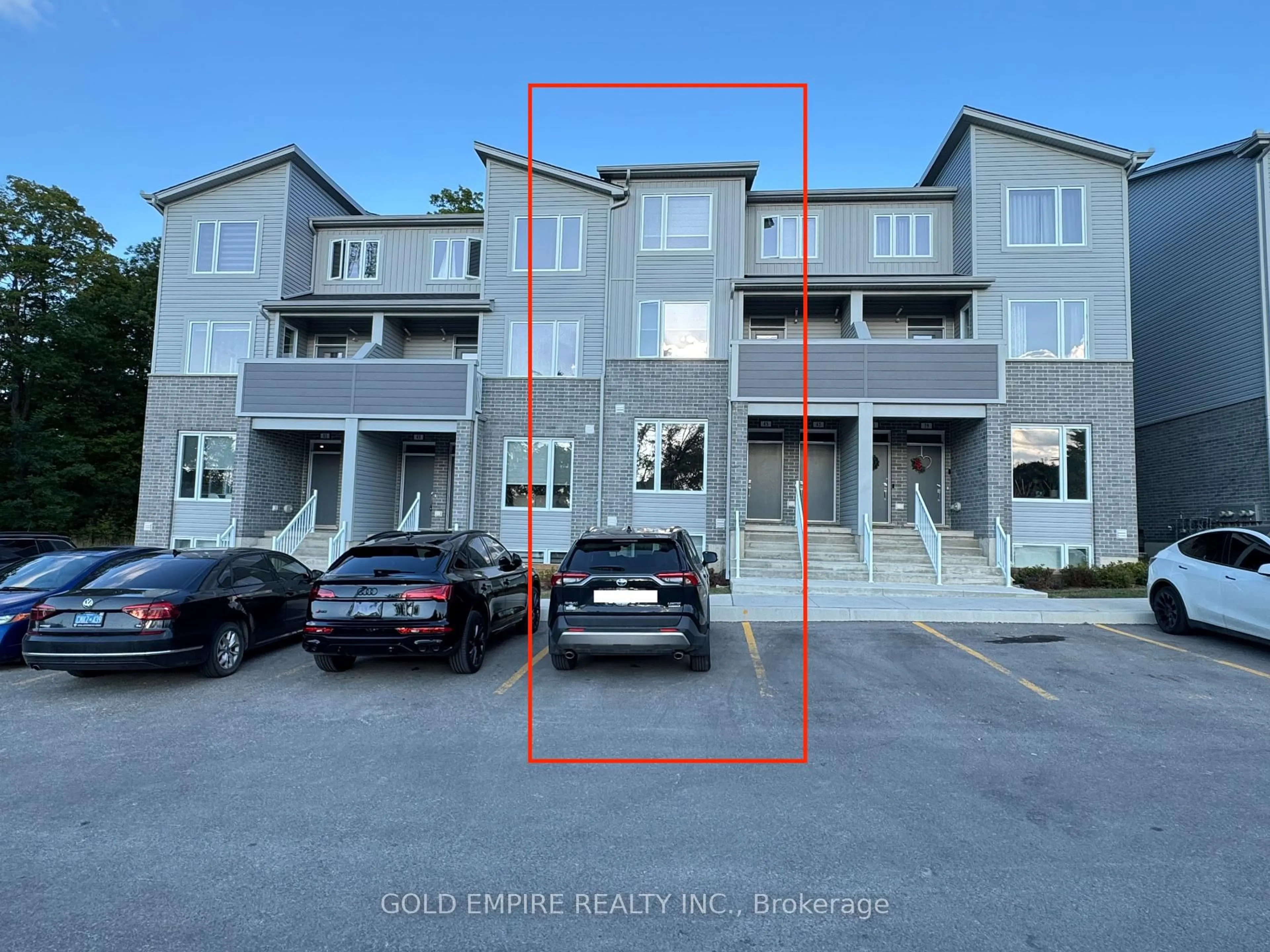 A pic from outside/outdoor area/front of a property/back of a property/a pic from drone, building for 990 DEVERON Cres #45, London South Ontario N5Z 0B3