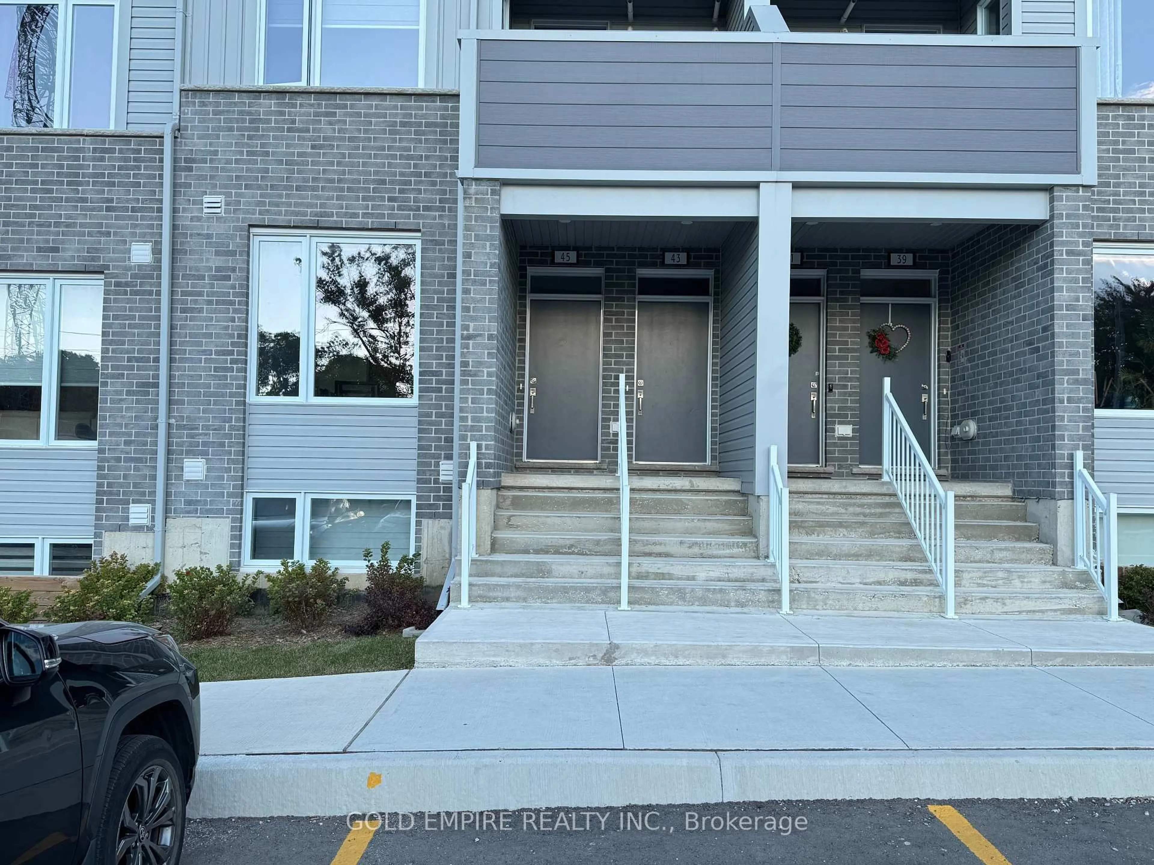 Indoor foyer for 990 DEVERON Cres #45, London South Ontario N5Z 0B3