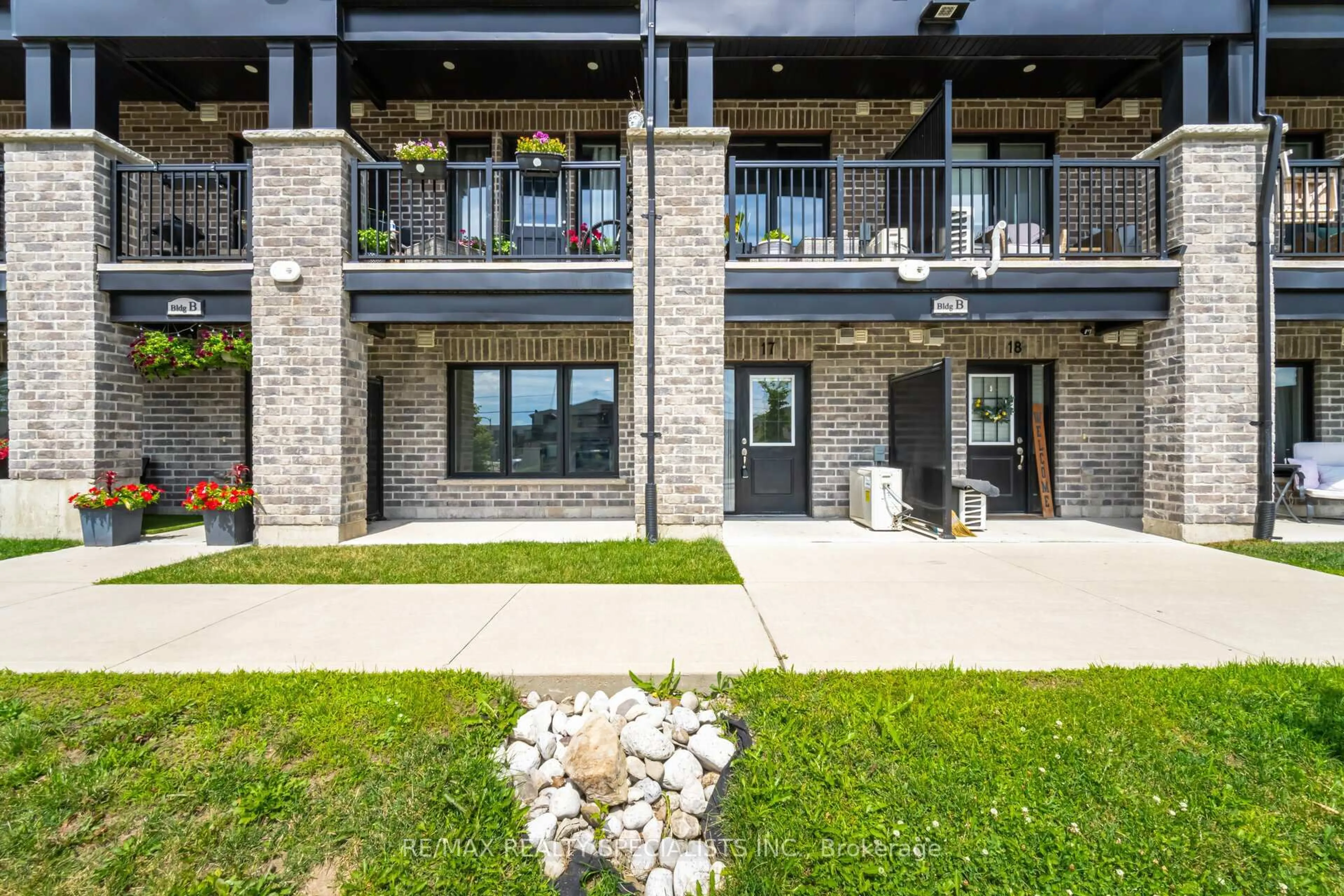 Patio, unknown for 160 Rochefort St #B-17, Kitchener Ontario N2R 0P5