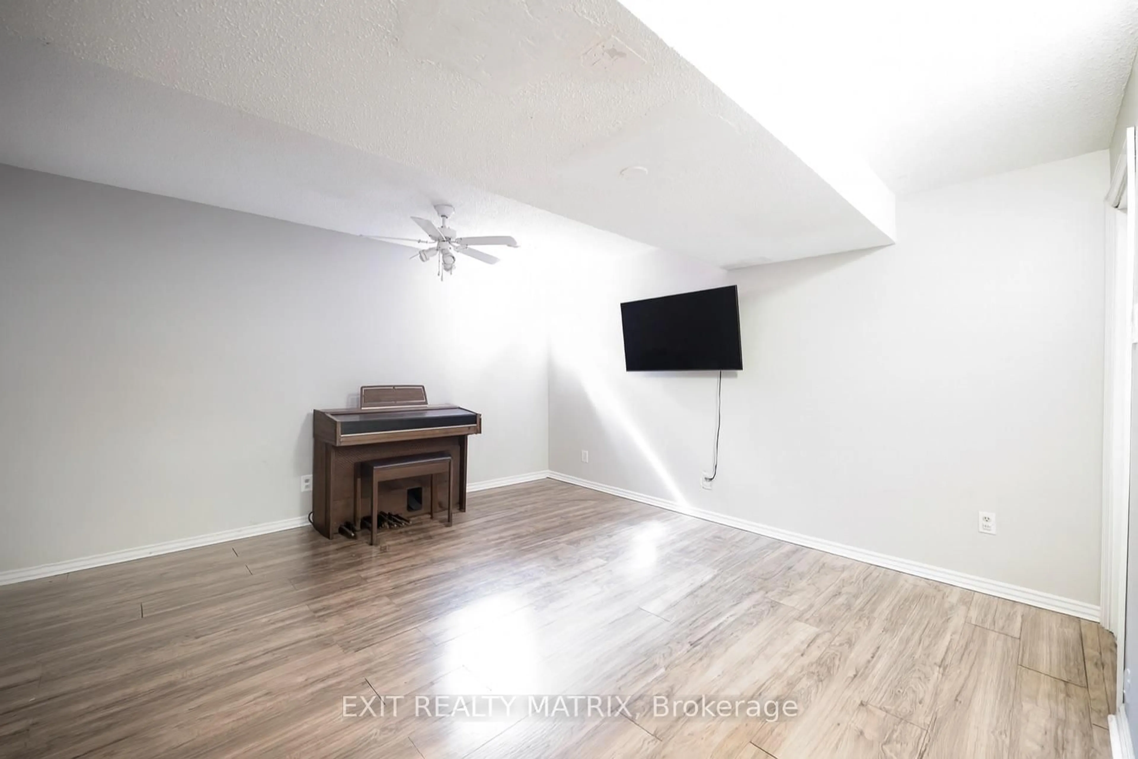 A pic of a room for 23 Pickford Dr, Kanata Ontario K2L 2C1