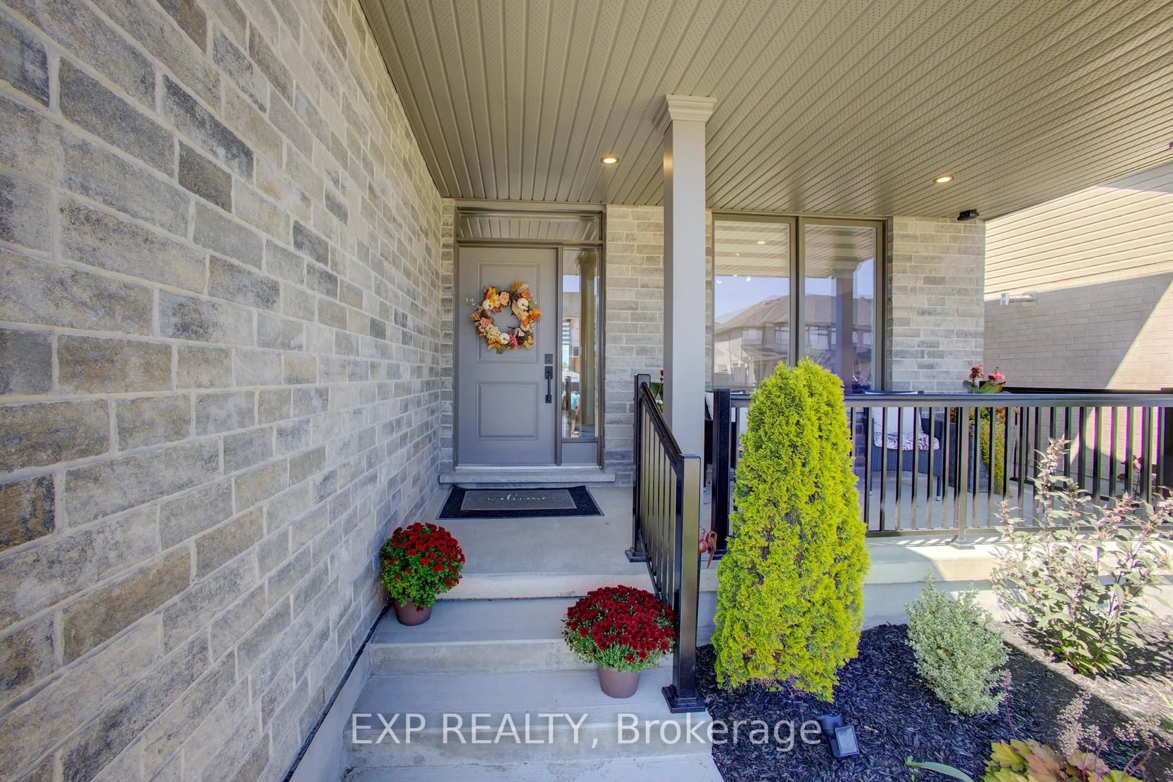 Indoor entryway for 90 Rea Dr, Centre Wellington Ontario N1M 0H5