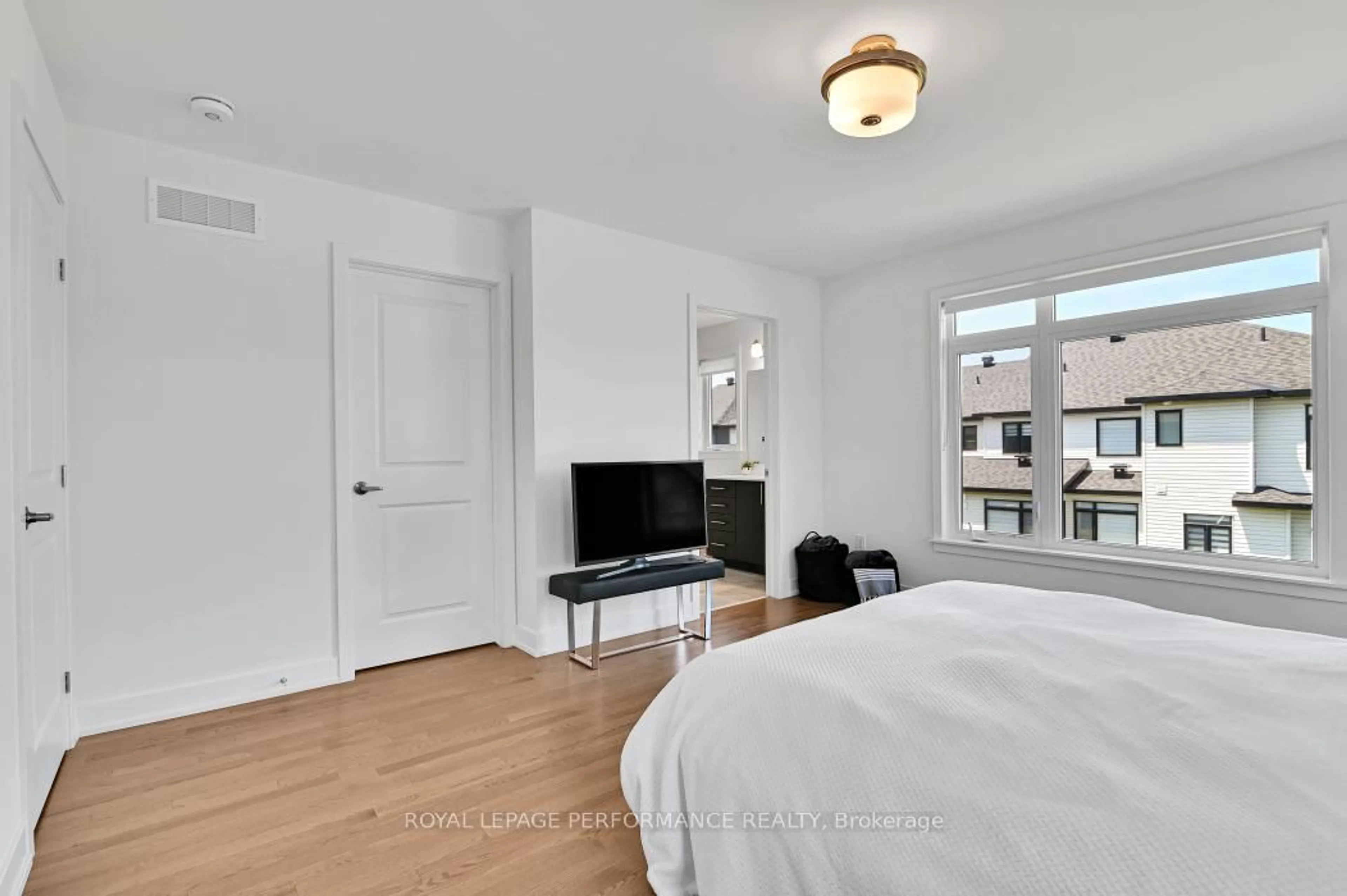 A pic of a room for 70 Nettle Cres, Ottawa Ontario K1T 0W9
