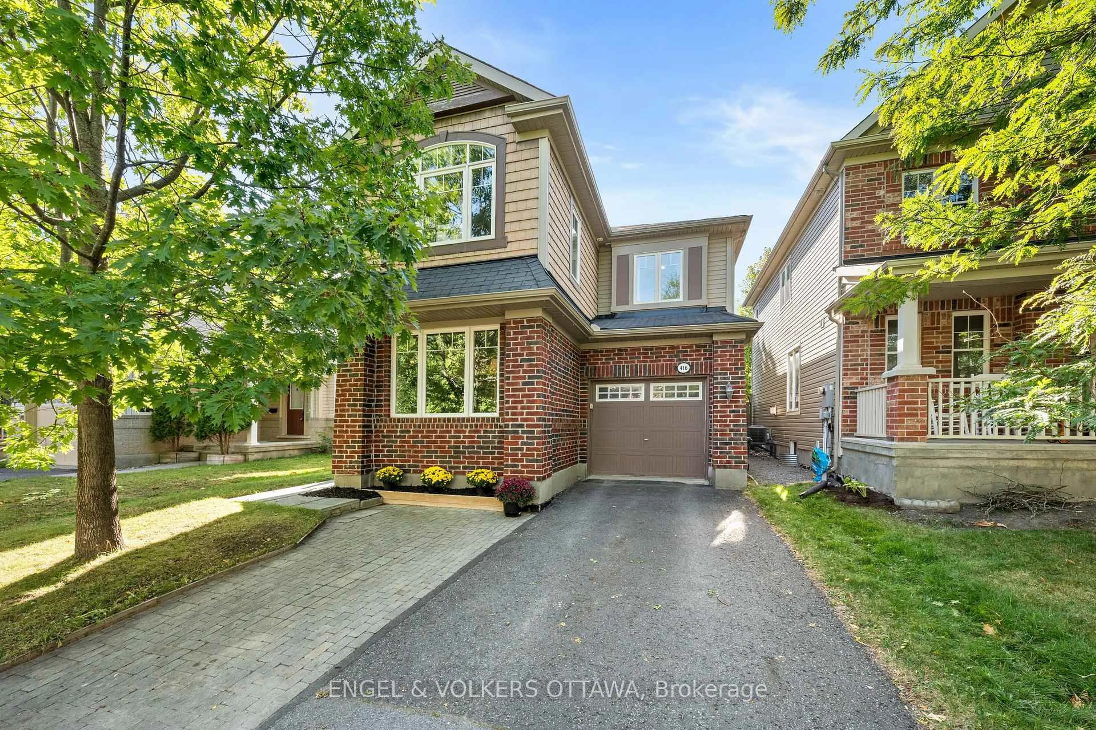 Home with brick exterior material, street for 416 Vendevale Ave, Stittsville Ontario K2S 0M6