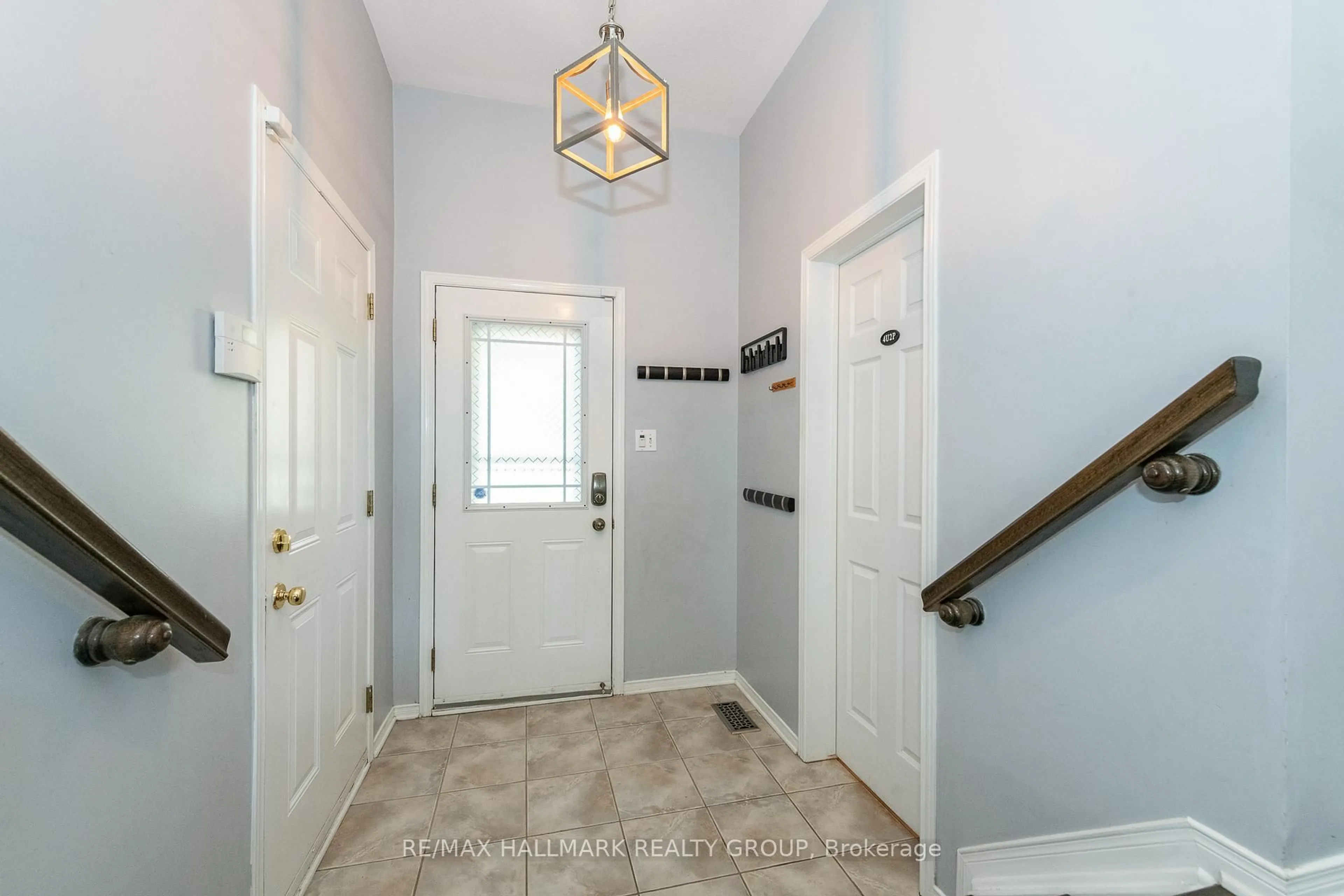 Indoor entryway for 2028 Boisfranc Circ, Orleans Ontario K4A 4Z6