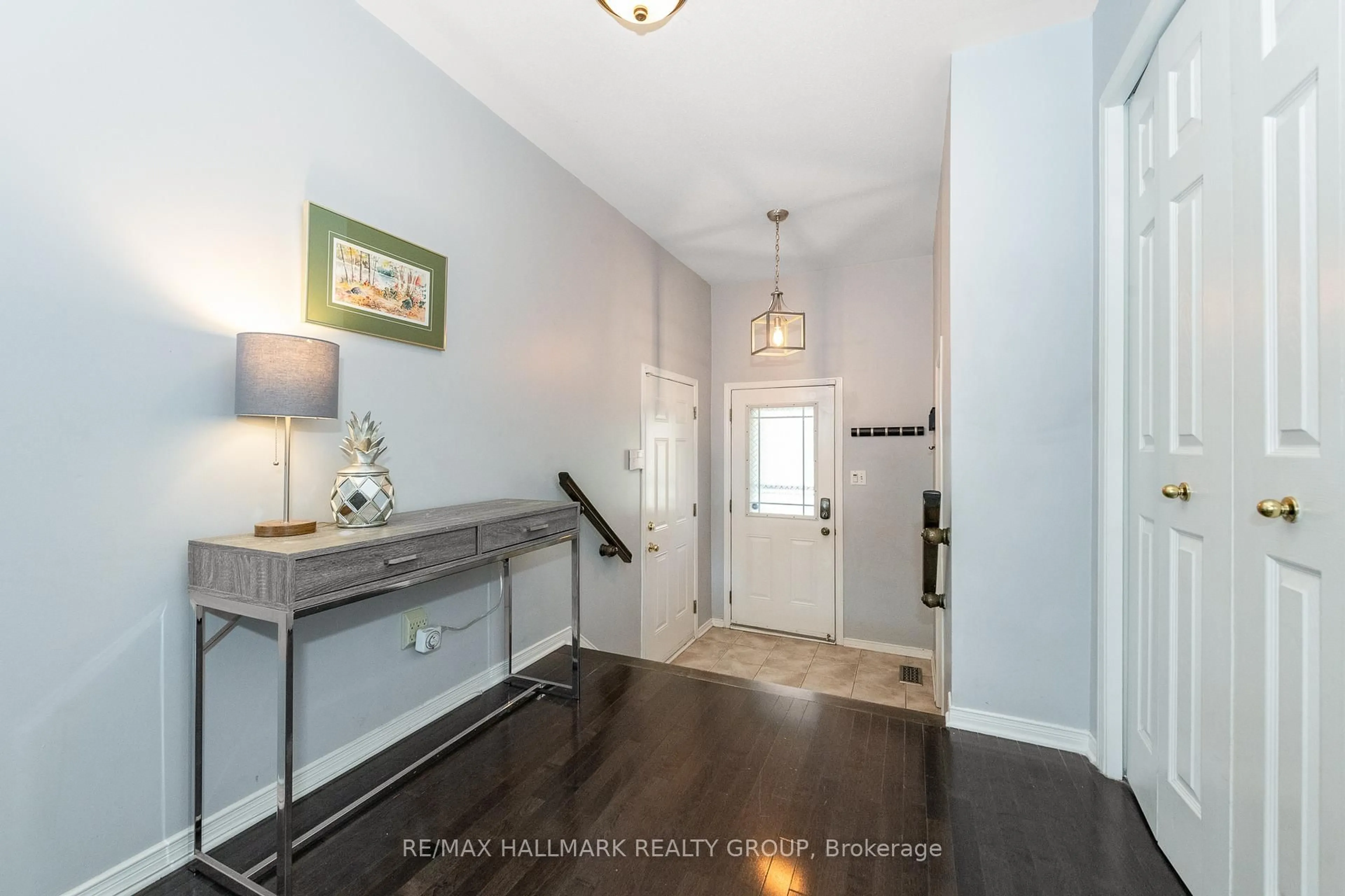Indoor entryway for 2028 Boisfranc Circ, Orleans Ontario K4A 4Z6