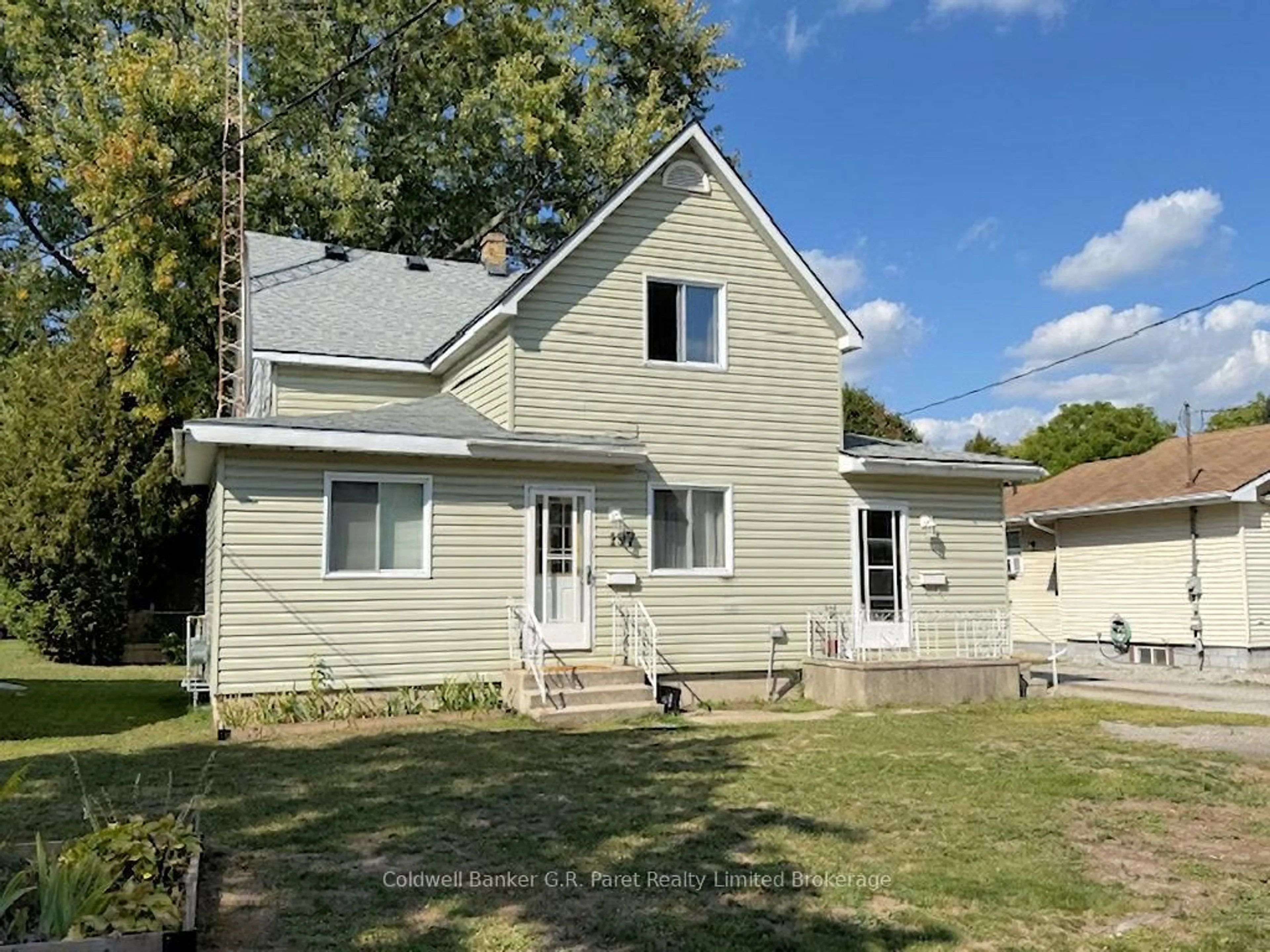 A pic from outside/outdoor area/front of a property/back of a property/a pic from drone, street for 197 Crysler St, Norfolk Ontario N4B 1H9