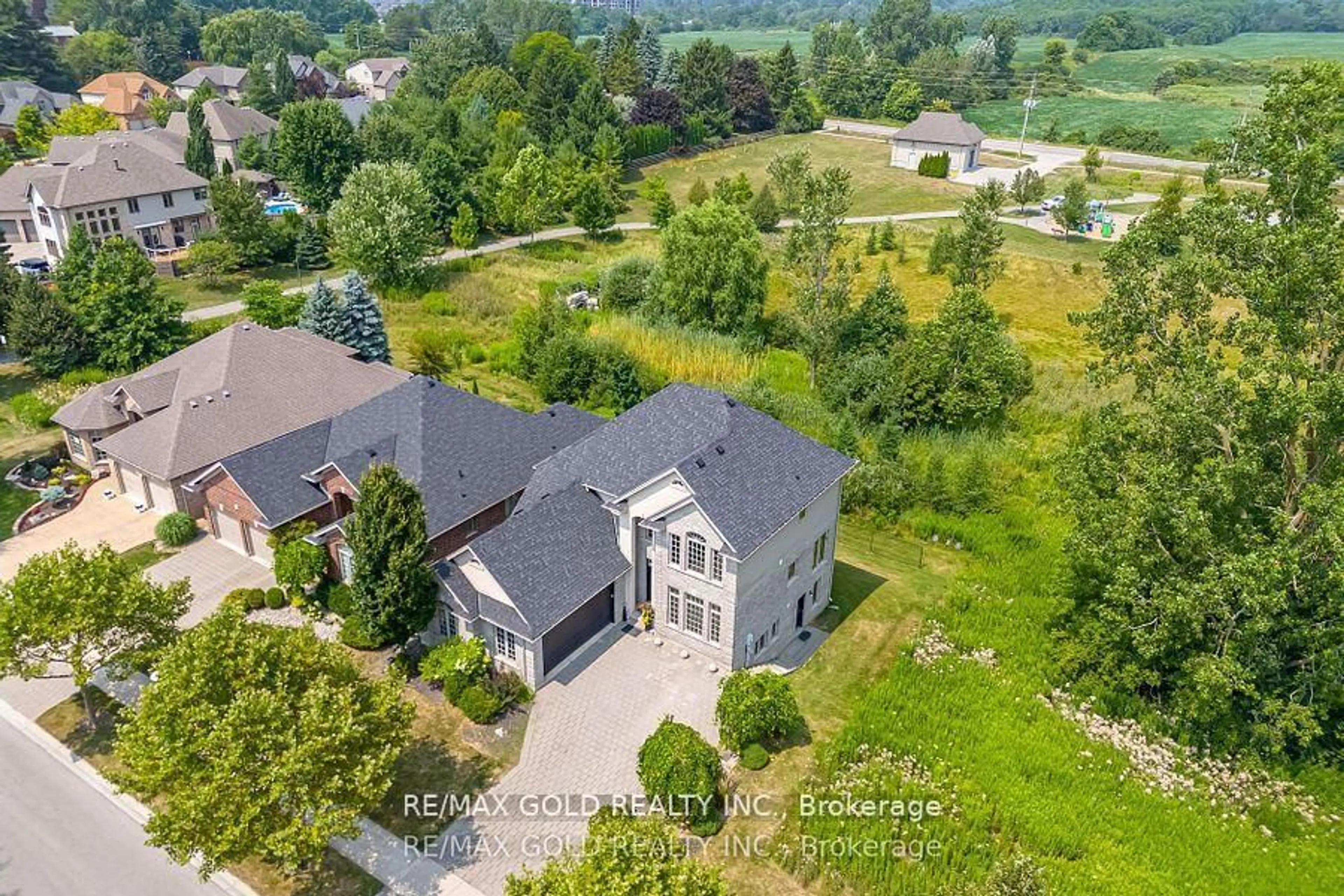 A pic from outside/outdoor area/front of a property/back of a property/a pic from drone, unknown for 224 Skyline Ave, London North Ontario N5X 0A3