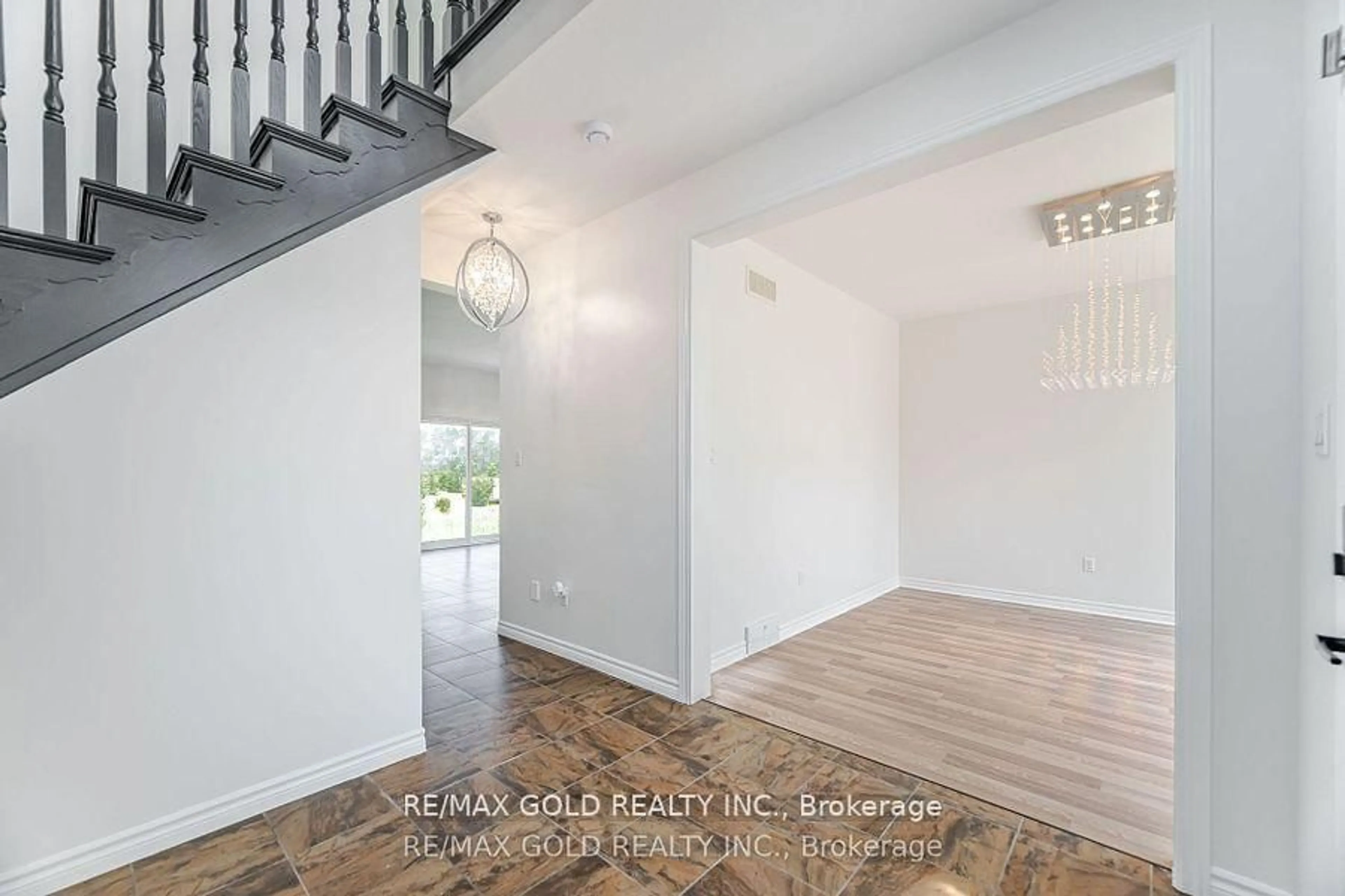Indoor entryway for 224 Skyline Ave, London North Ontario N5X 0A3