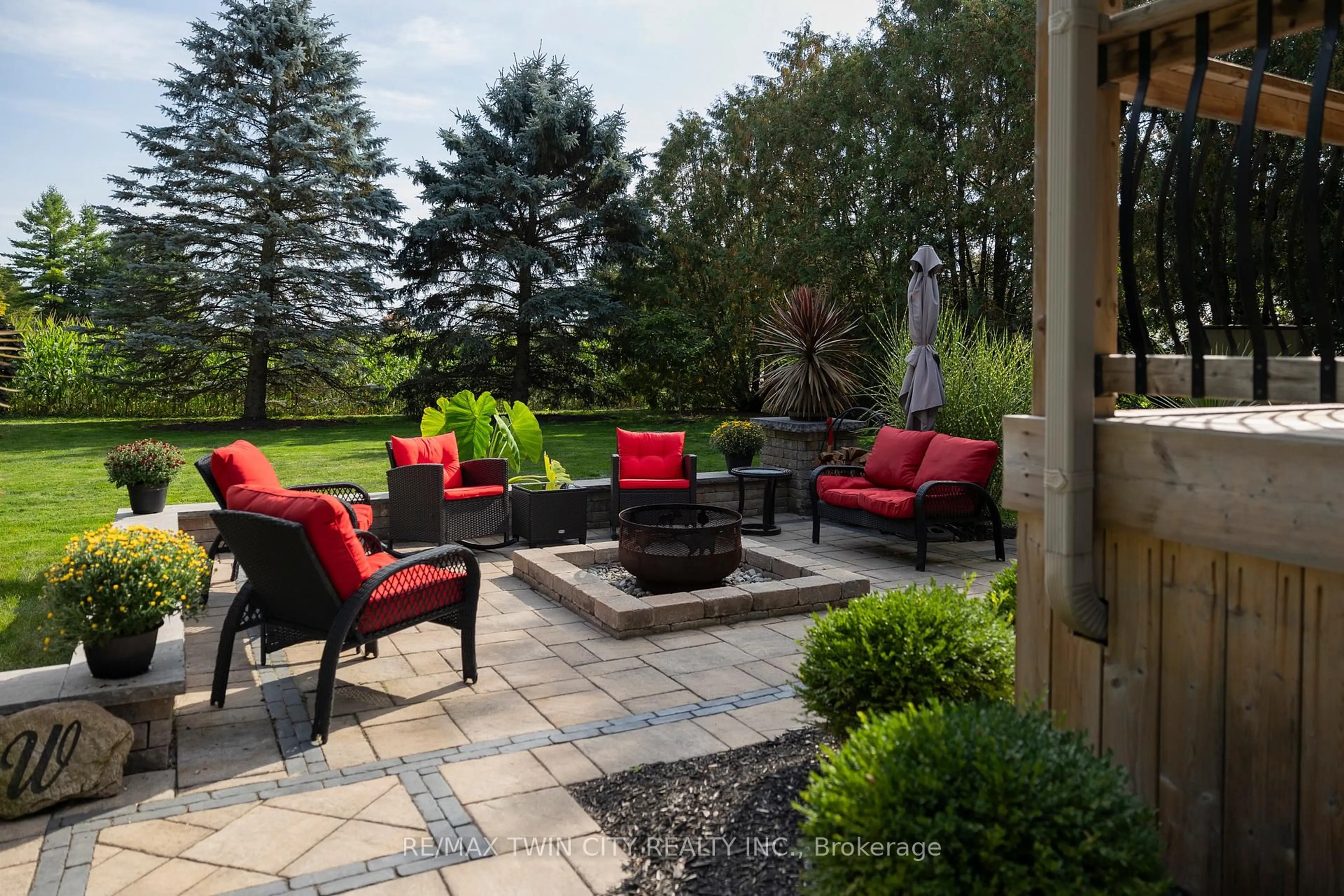Patio, street for 93 NORWICH Rd, Brant Ontario N0E 1R0