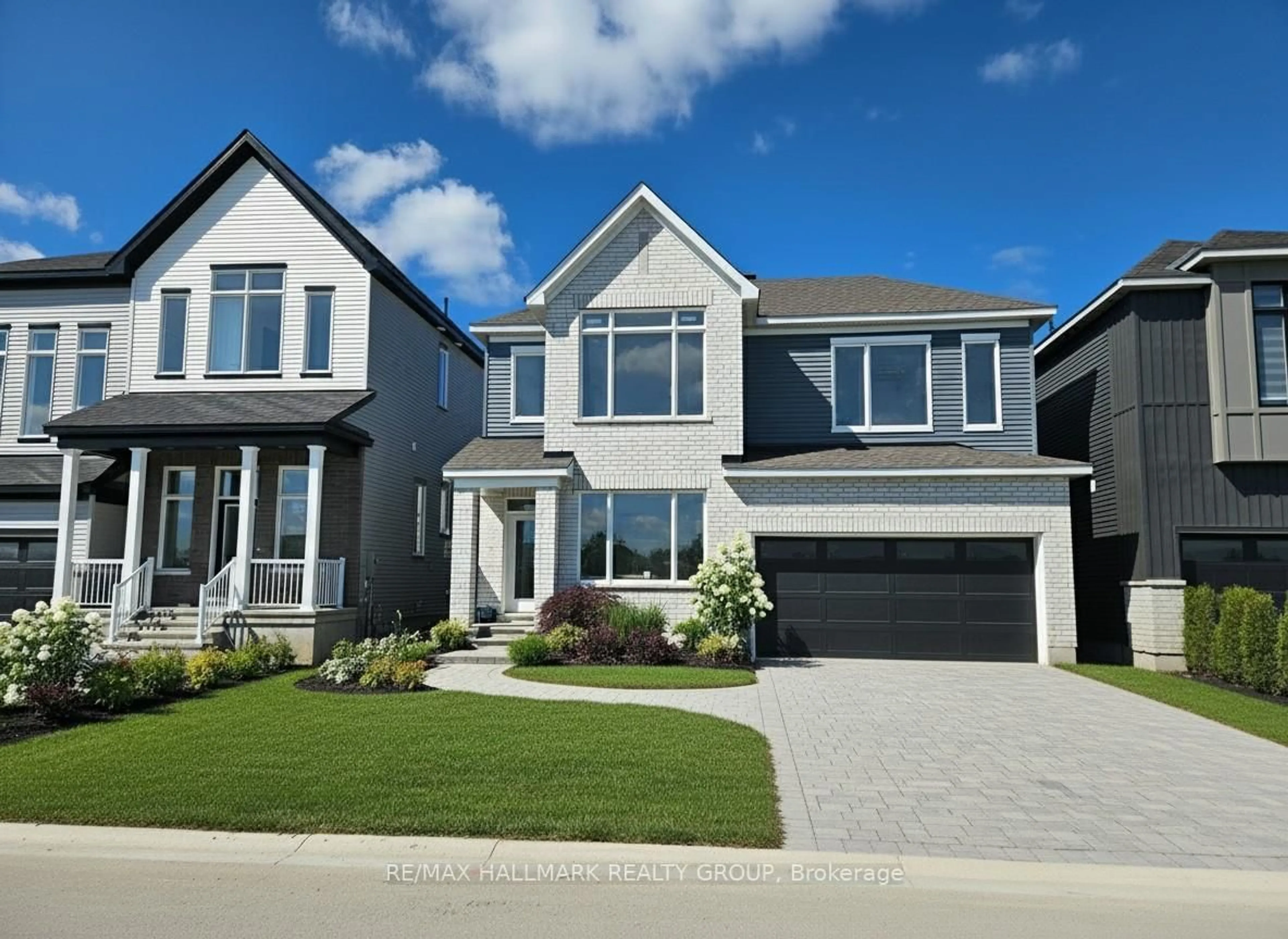 Home with vinyl exterior material, street for 258 Sapling Grve, Richmond Ontario K0A 2Z0