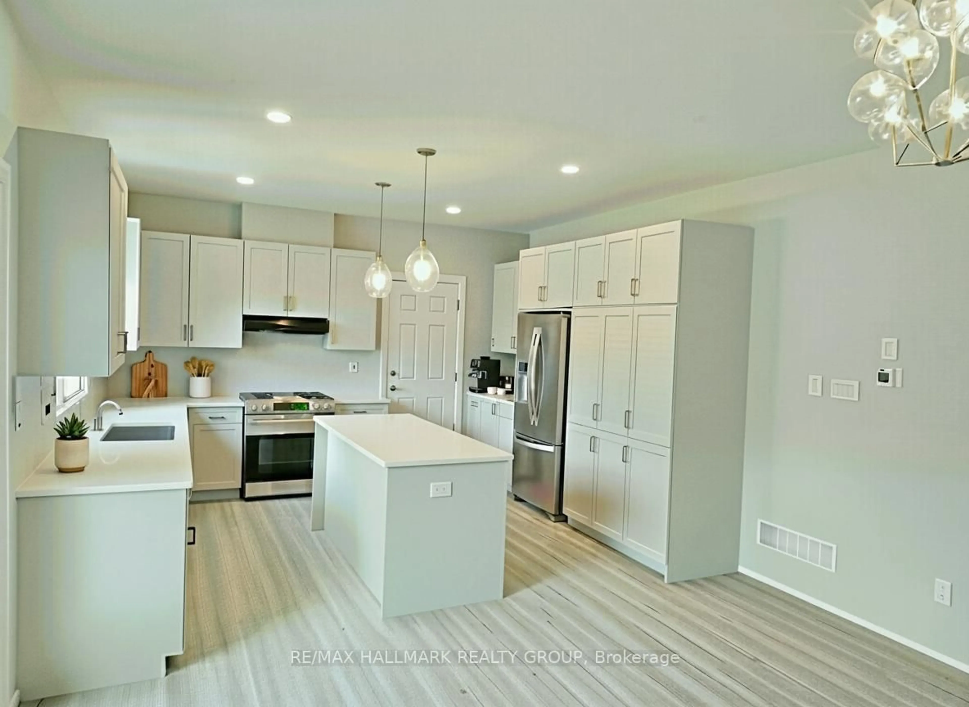 Open concept kitchen, unknown for 258 Sapling Grve, Richmond Ontario K0A 2Z0