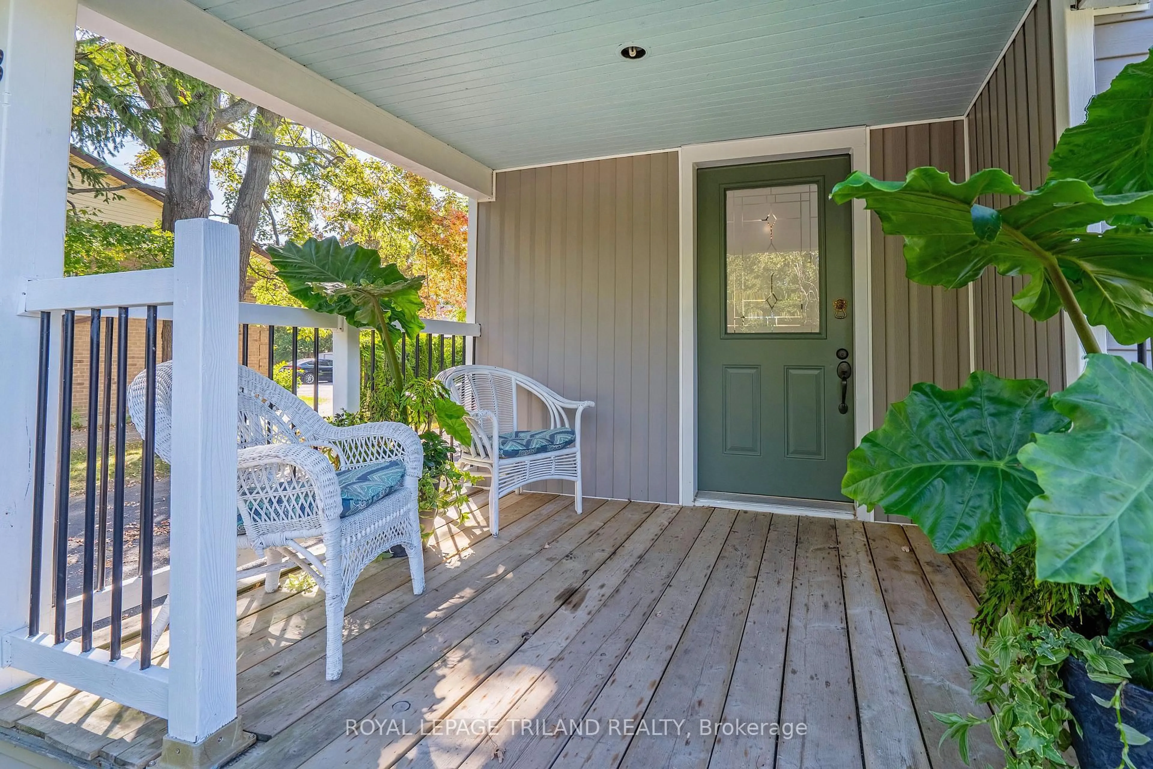 Indoor entryway for 18 Tecumseh St, St. Thomas Ontario N5P 2E1