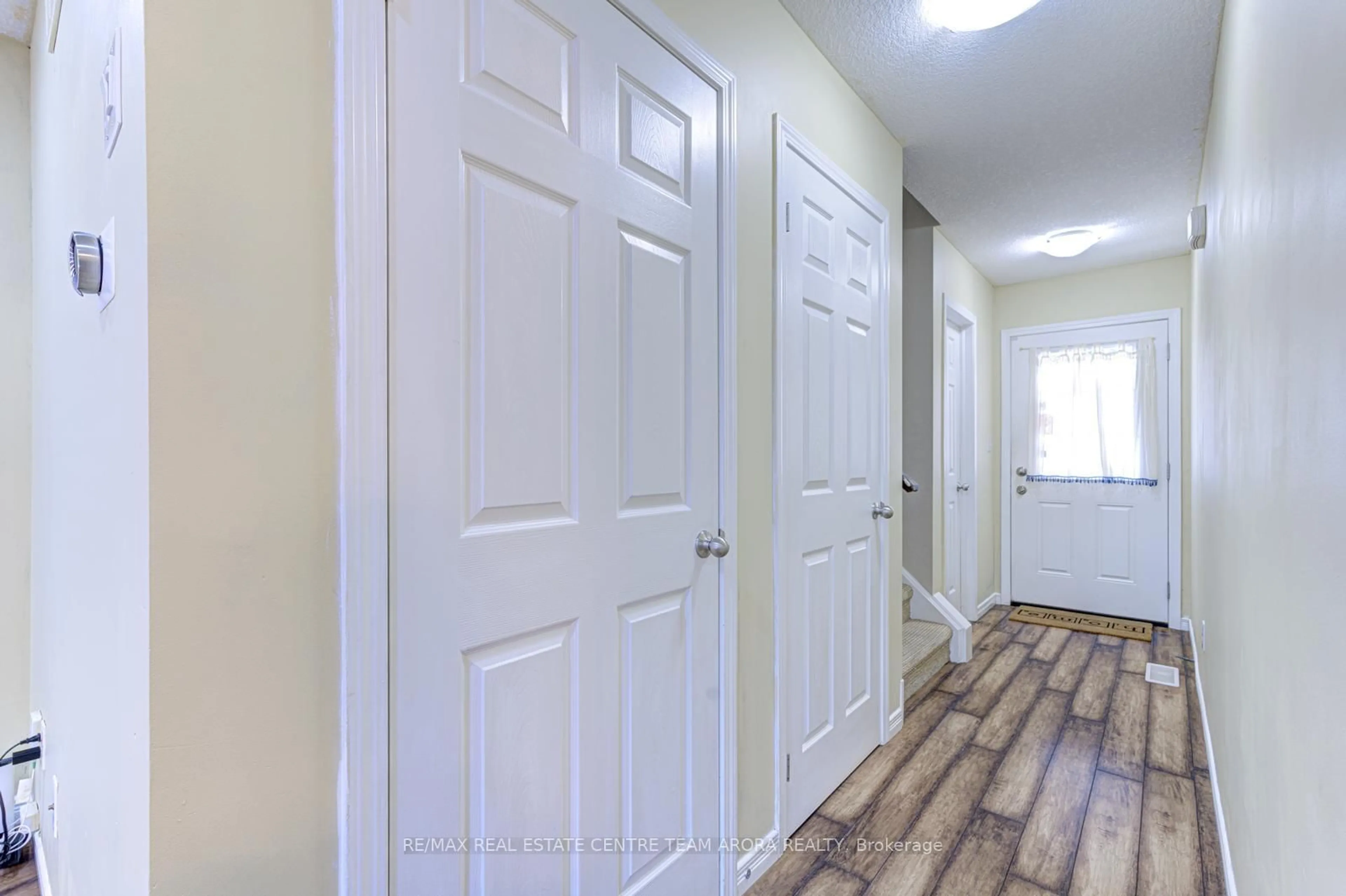 Indoor entryway for 164 Windale Cres, Kitchener Ontario N2E 0A4