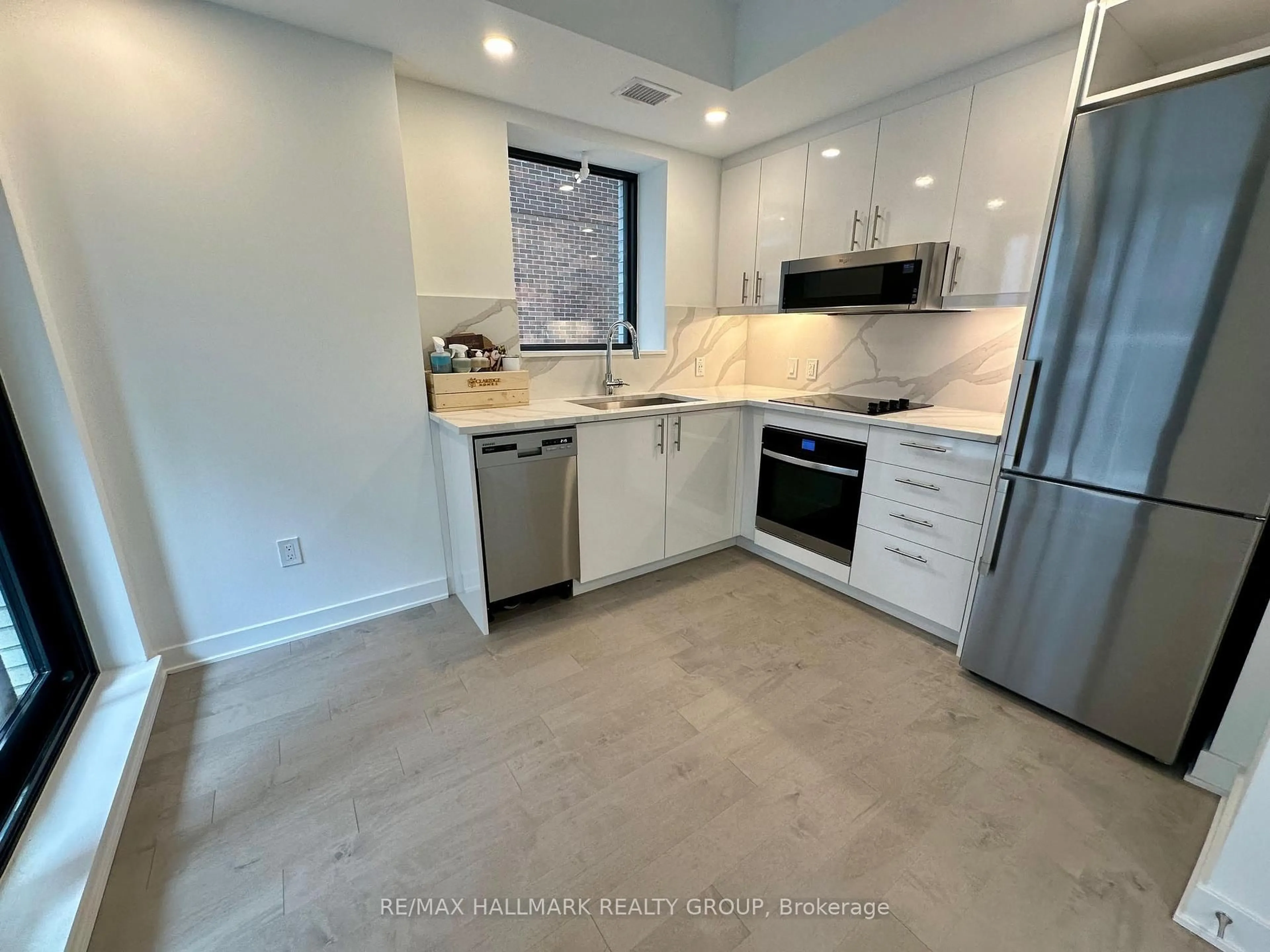 Unknown for 340 QUEEN St #711, Ottawa Ontario K1R 0G1
