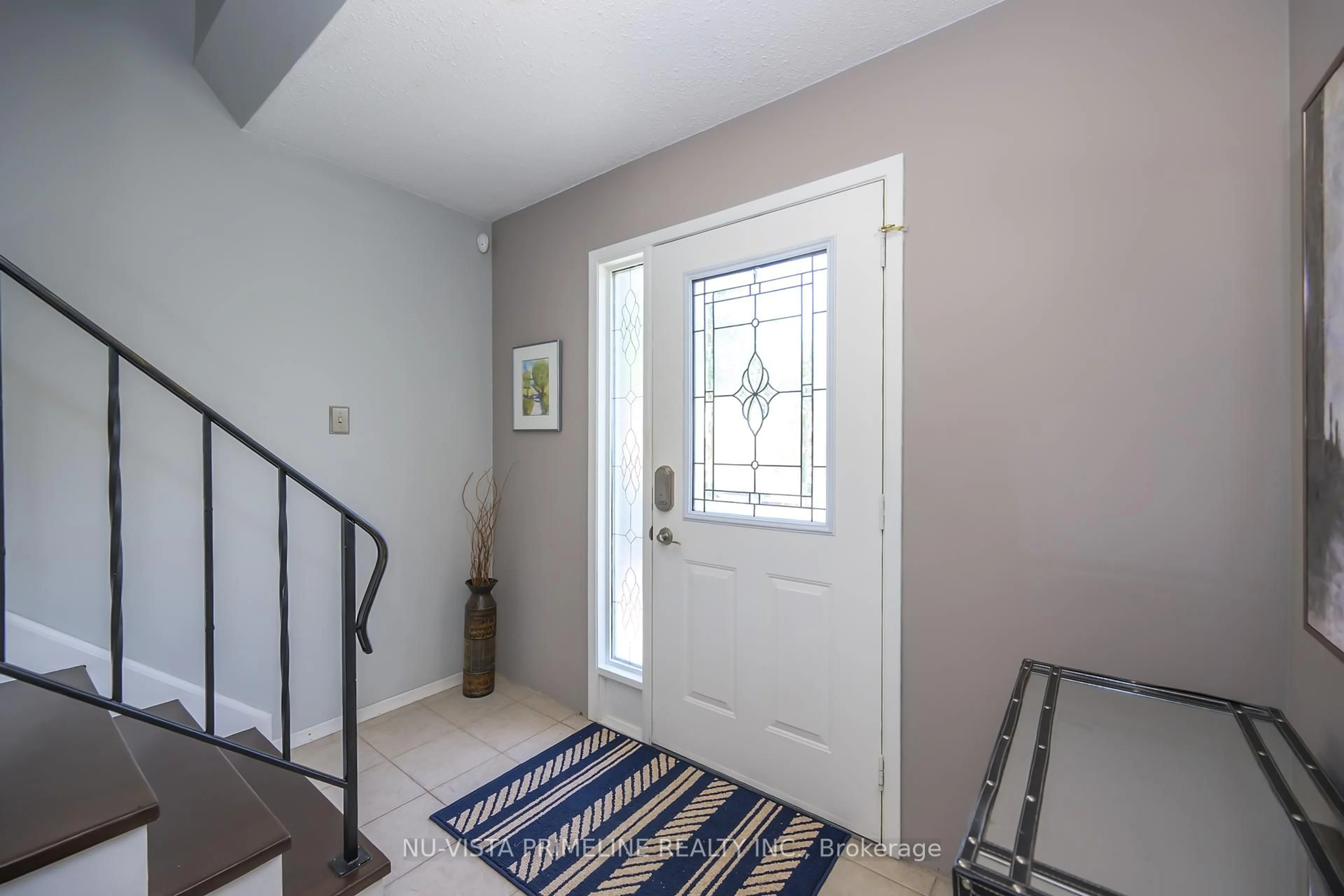 Indoor entryway for 1665 Aldersbrook Rd, London North Ontario N6G 3B7