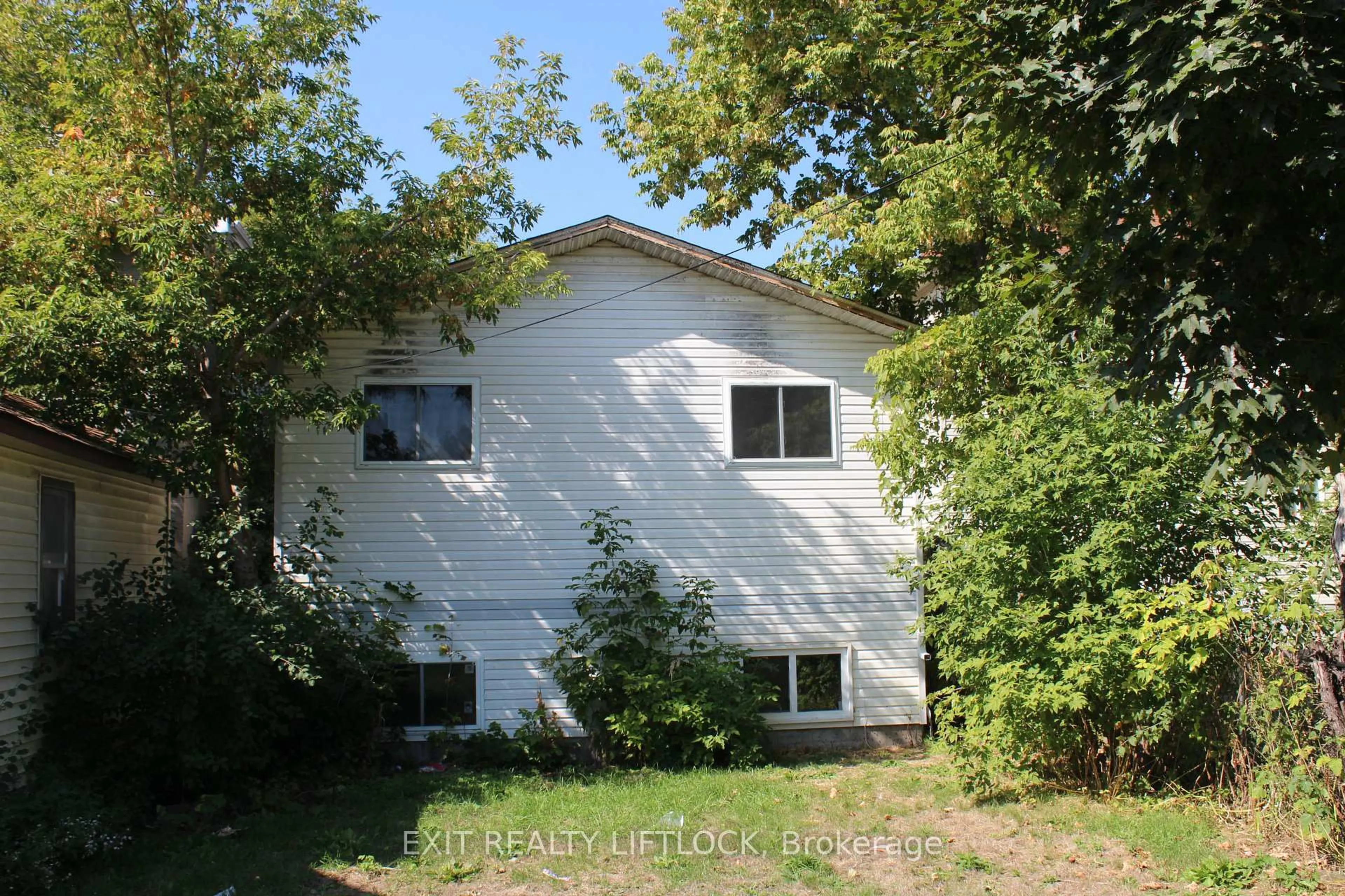Home with vinyl exterior material, unknown for 166 Stewart St, Peterborough Ontario K9J 3M5
