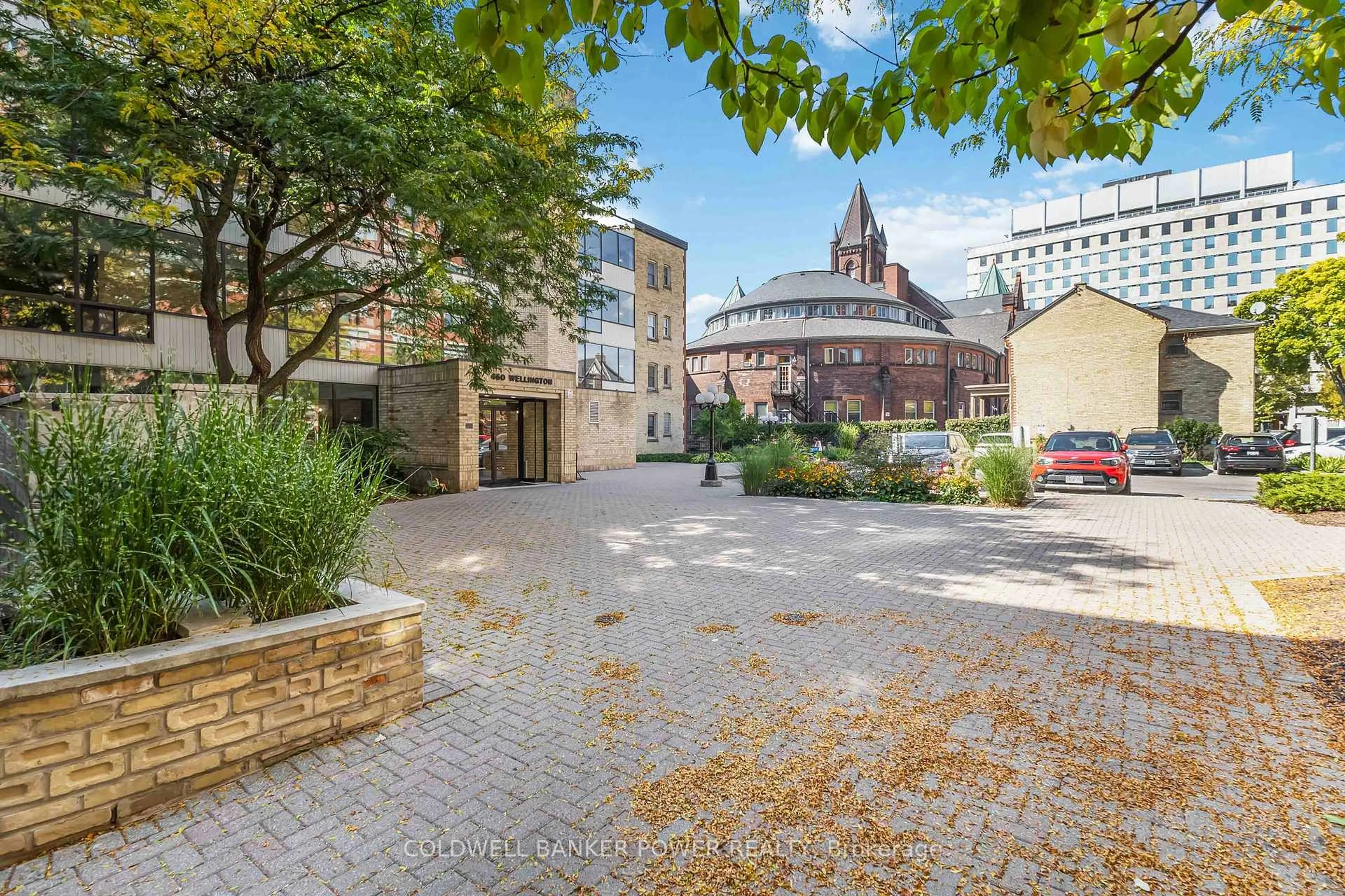 Patio, street for 460 Wellington St #308, London East Ontario N6A 3P8