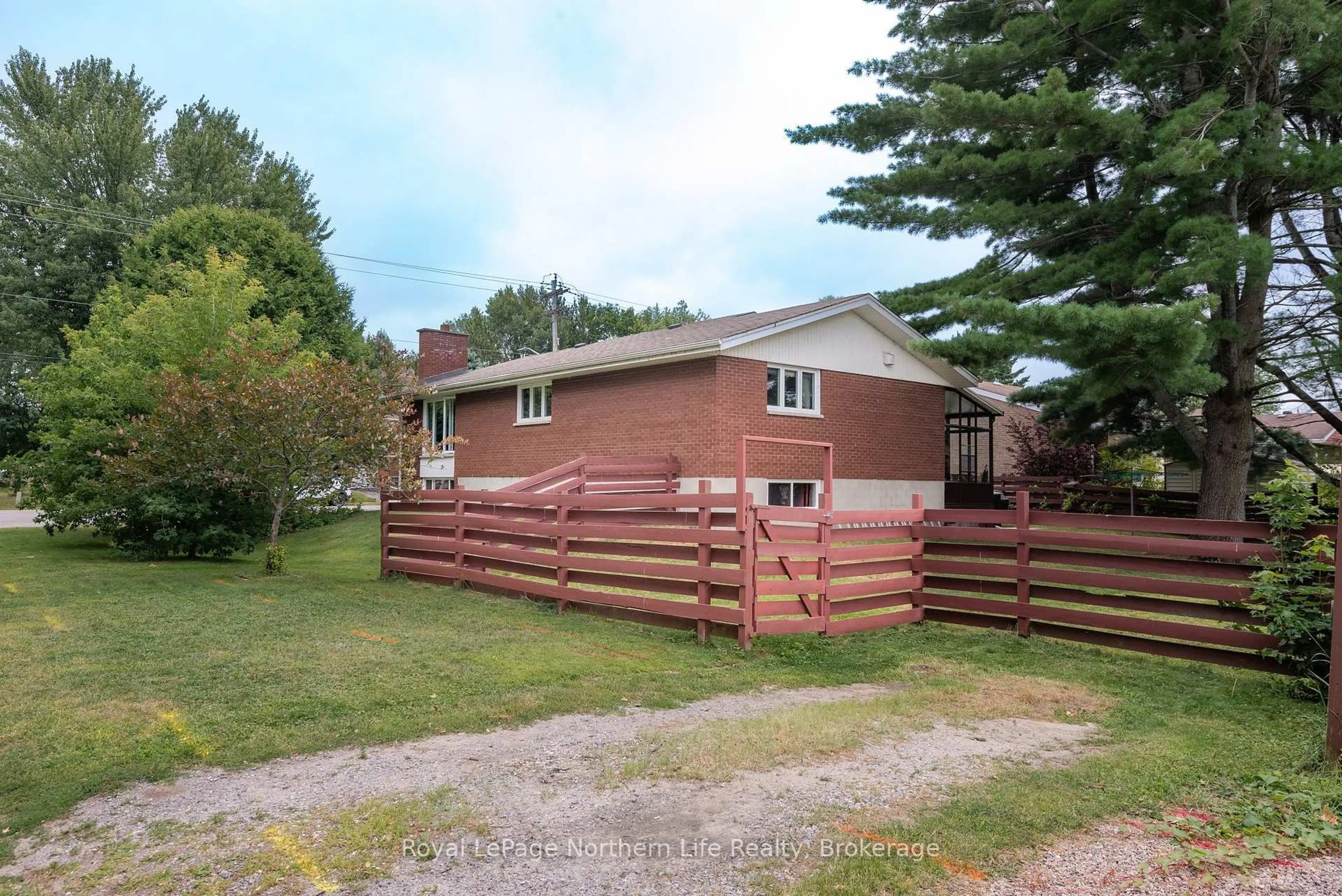 A pic from outside/outdoor area/front of a property/back of a property/a pic from drone, unknown for 129 Marshall Park Dr, North Bay Ontario P1A 3L1
