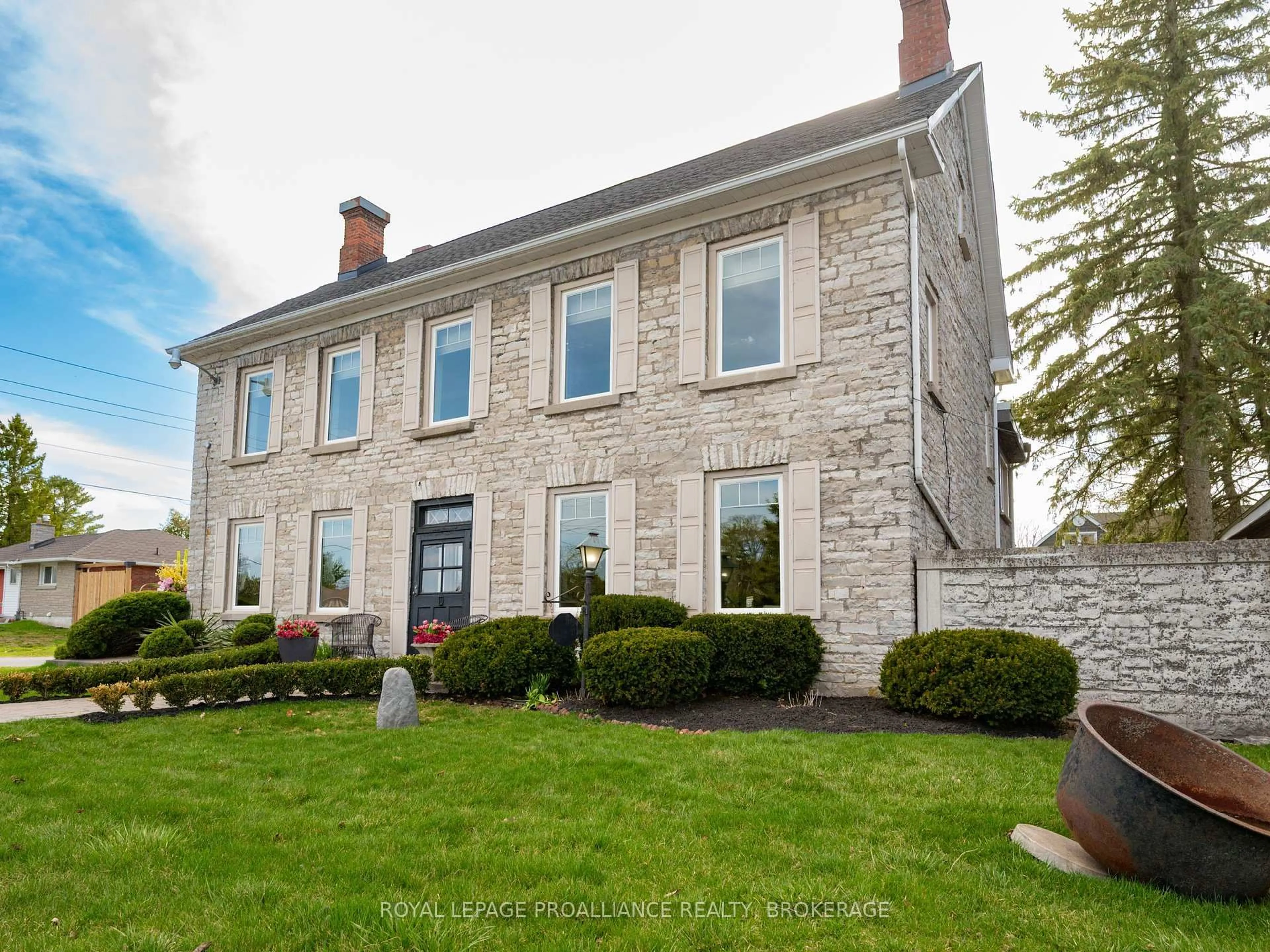 Home with brick exterior material, building for 1863 Sydenham Rd, Kingston Ontario K7L 4V4