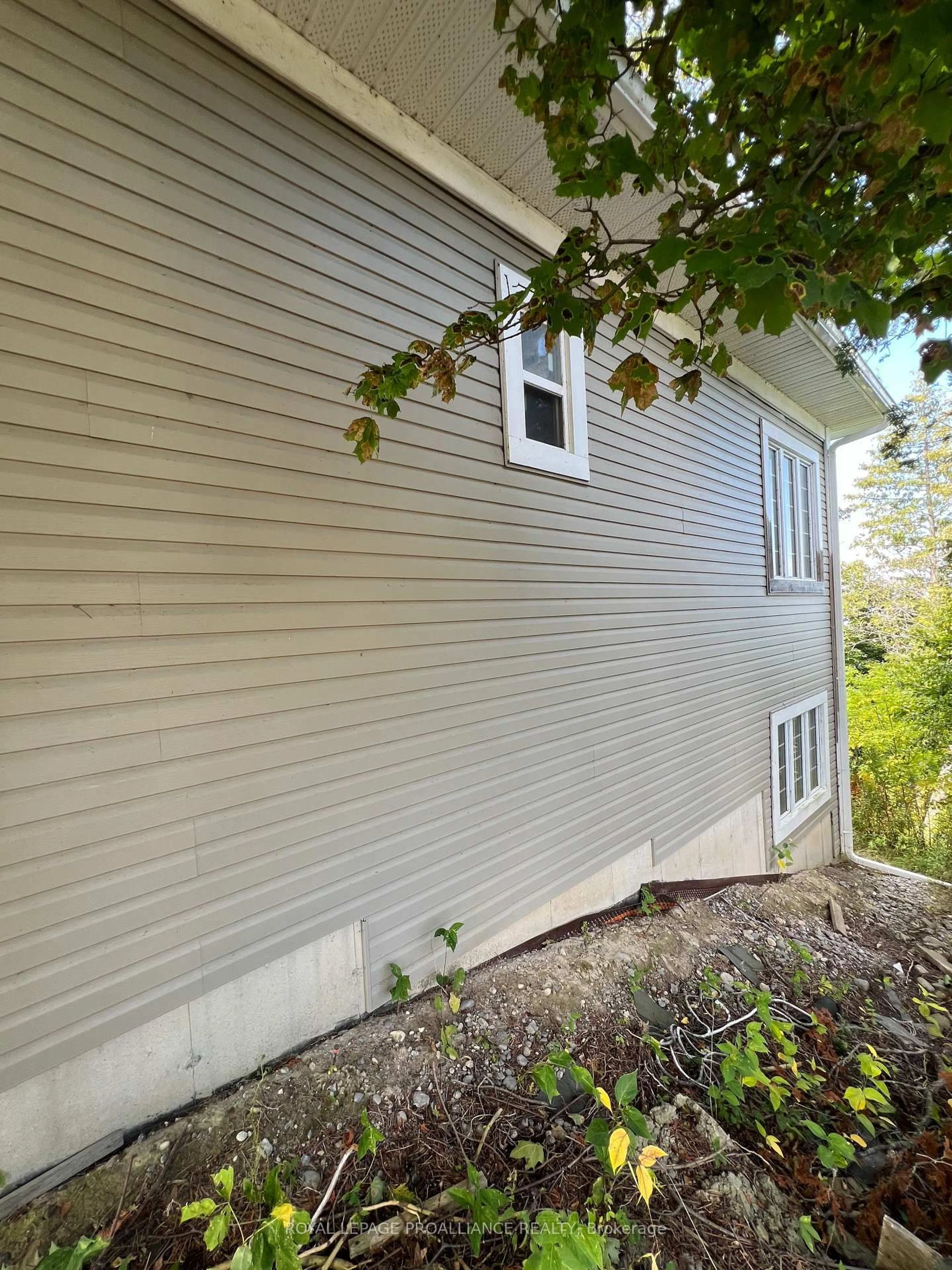 Home with vinyl exterior material, street for 5427 Young St #410, Hamilton Township Ontario K0K 2H0