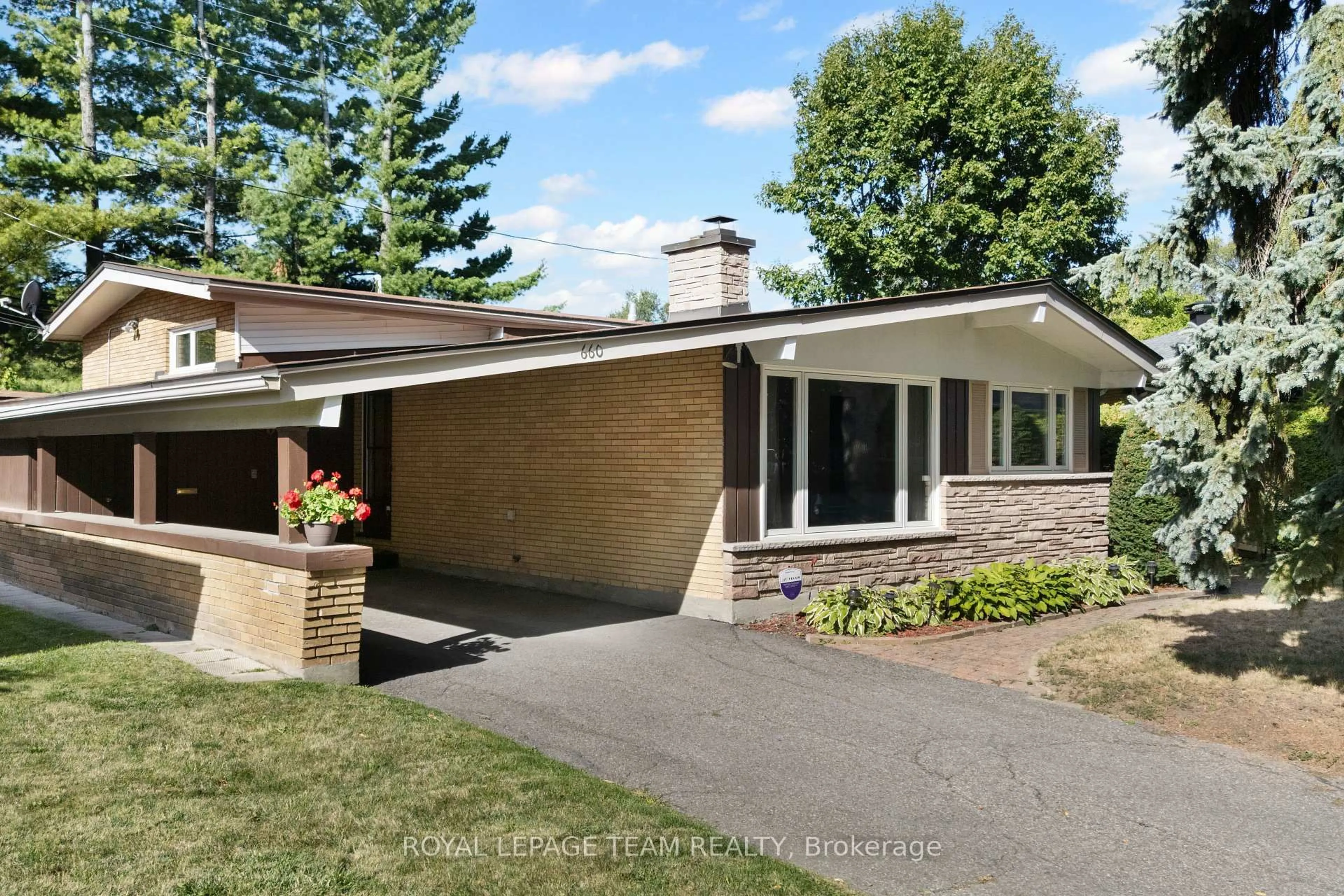 Home with brick exterior material, street for 660 Sandra Ave, Ottawa Ontario K1G 2Z8
