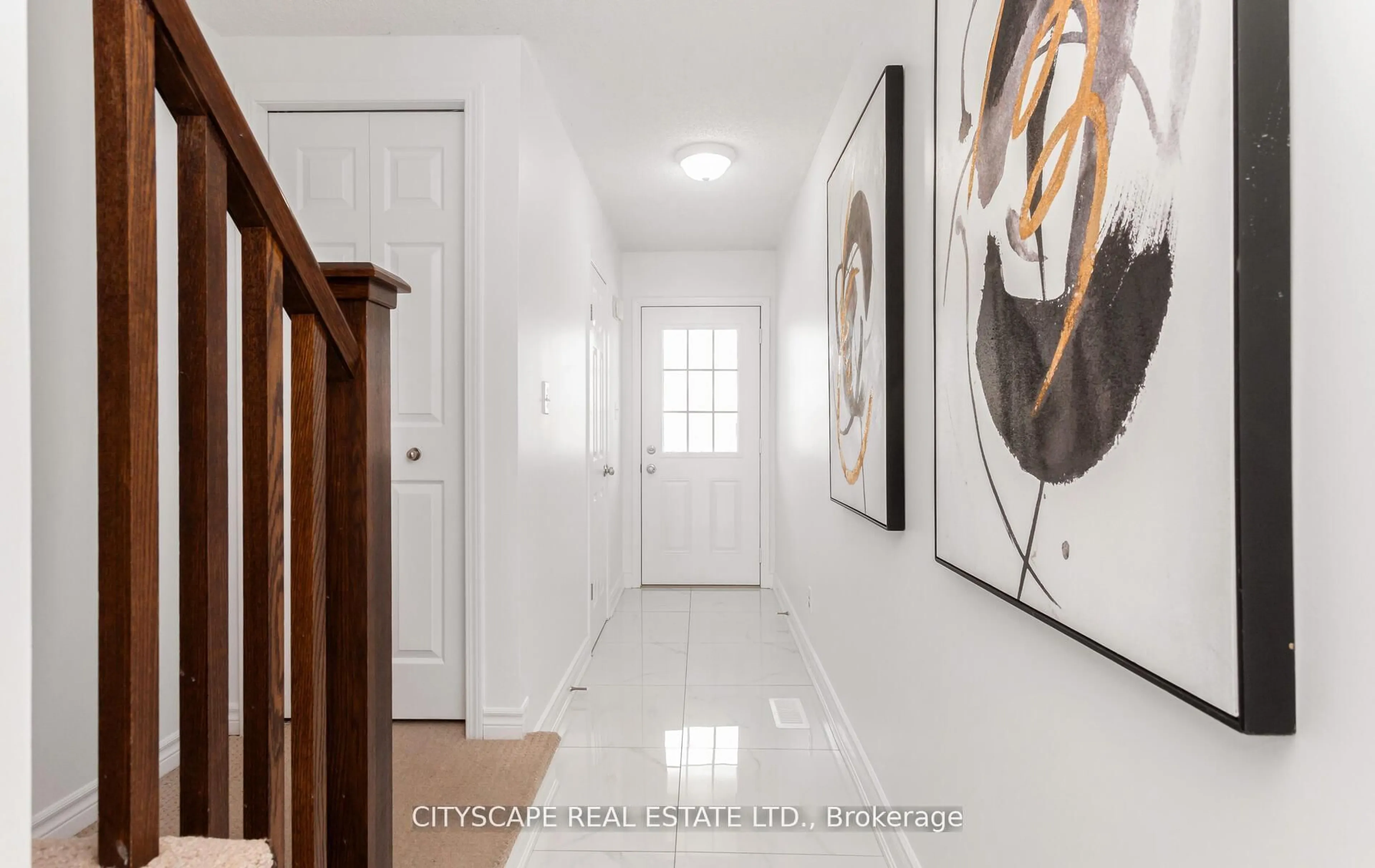 Indoor entryway for 493 Beaumont Cres, Kitchener Ontario N2A 0C4