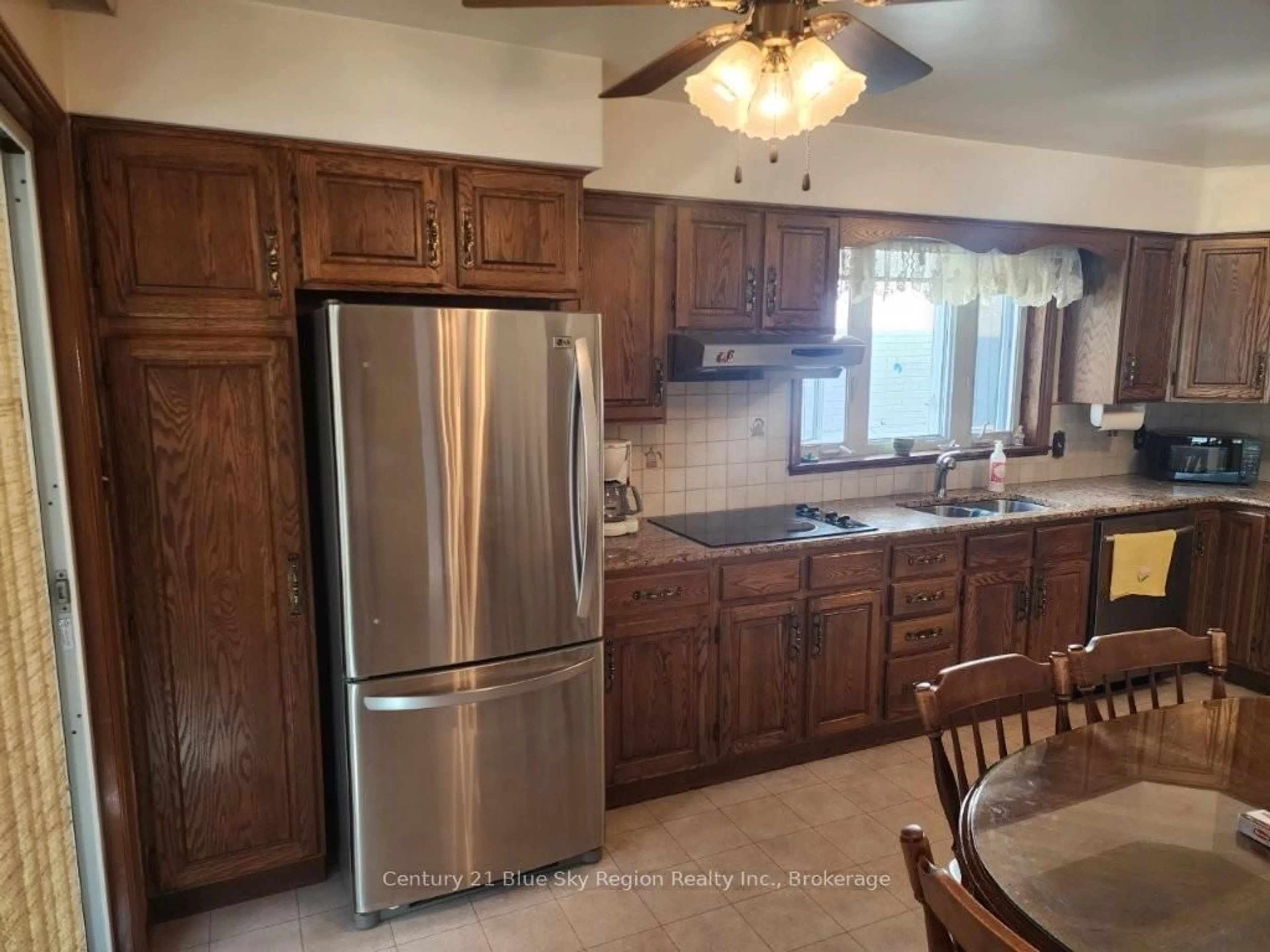 Standard kitchen, unknown for 403 Princess St, North Bay Ontario P1B 6C7