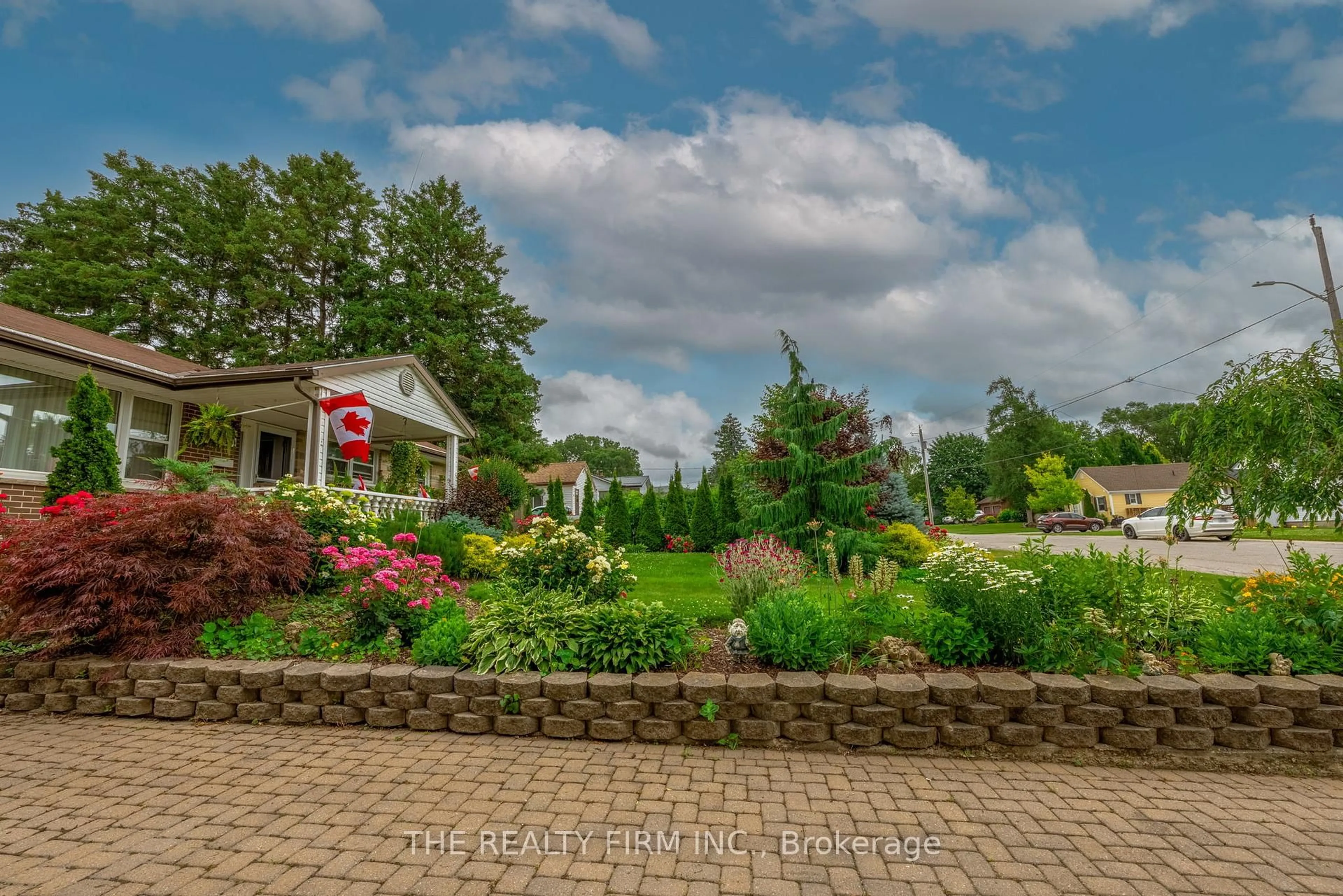 Patio, unknown for 1864 Parkhurst Ave, London East Ontario N5V 2C3