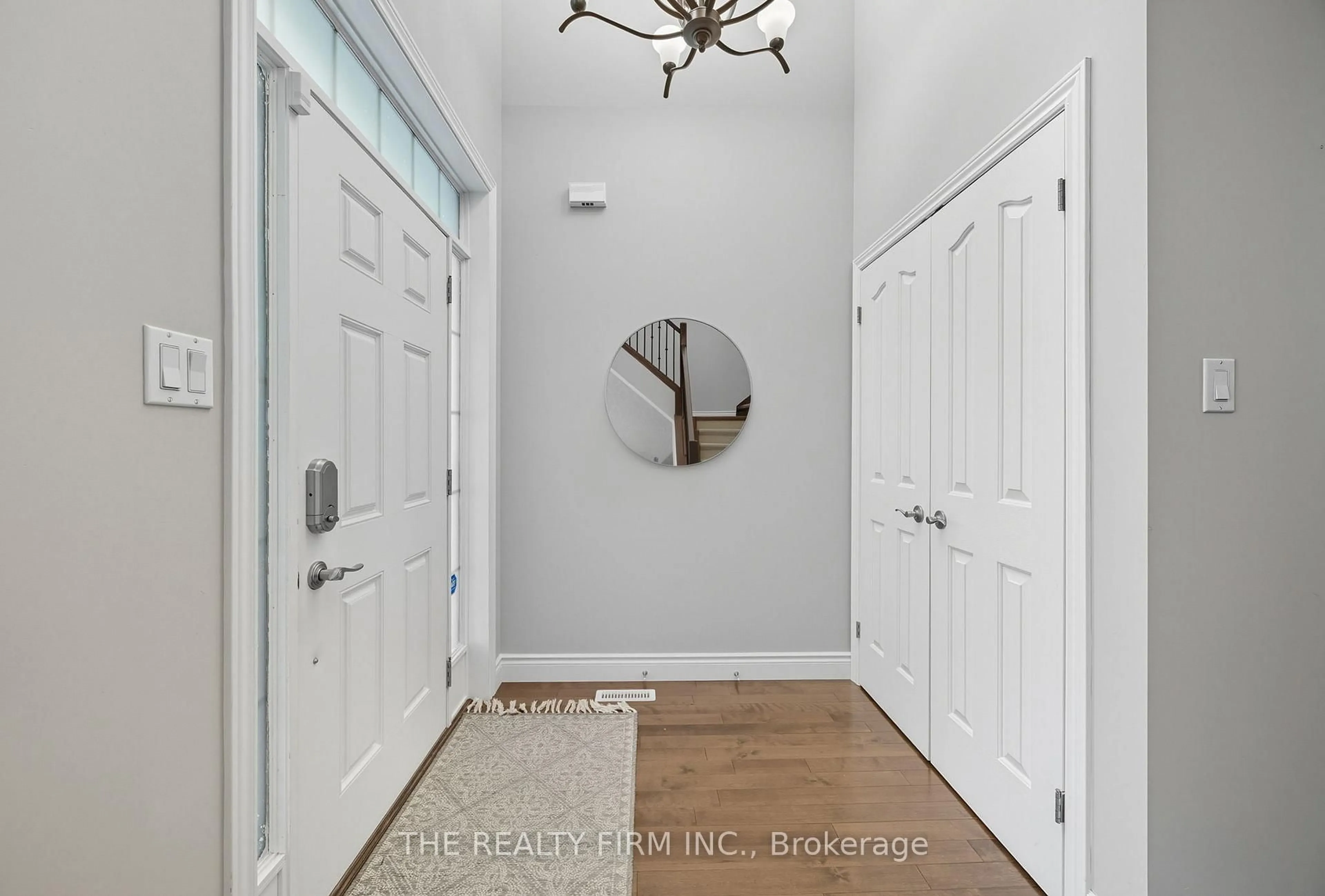 Indoor entryway for 1561 Privet Pl, London North Ontario N5X 0E7