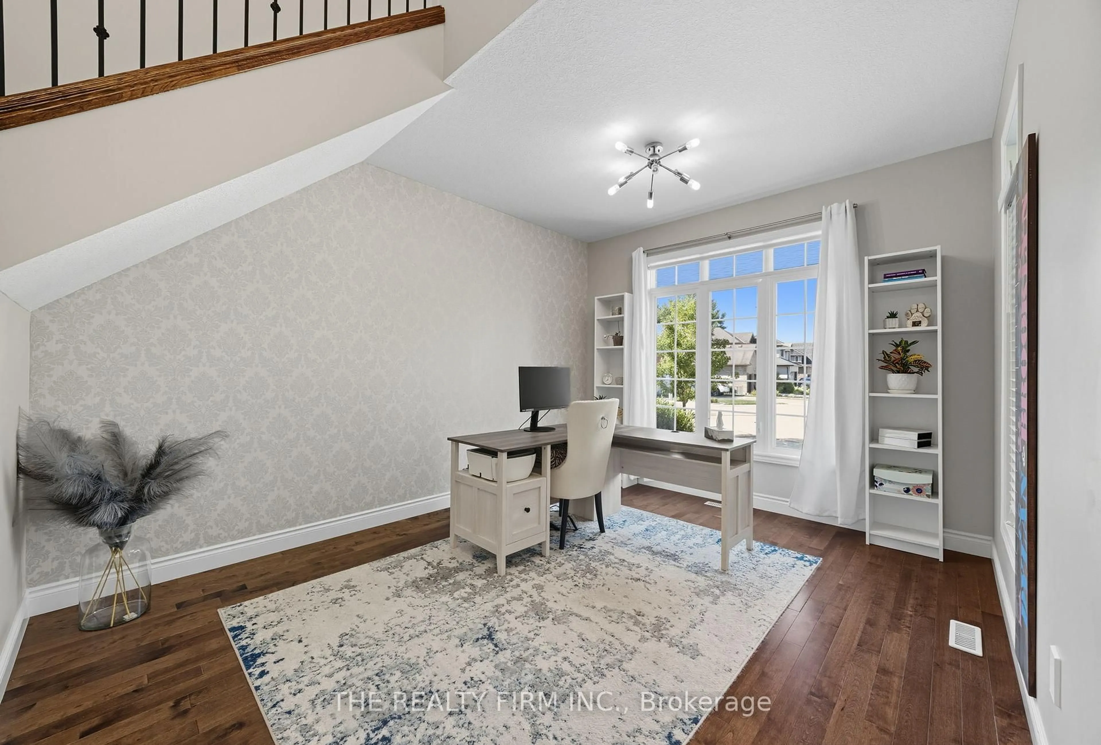 Indoor entryway for 1561 Privet Pl, London North Ontario N5X 0E7