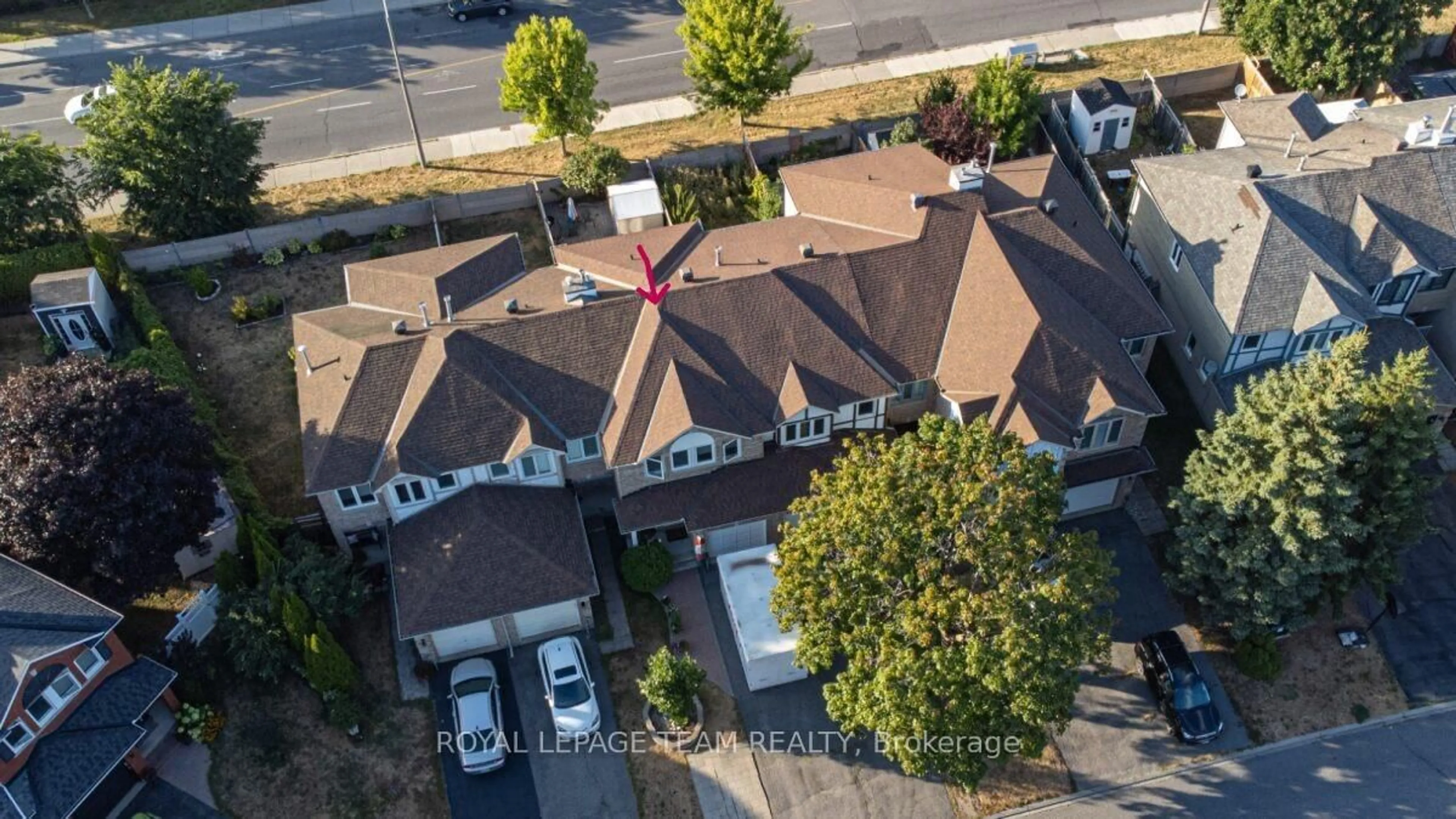 A pic from outside/outdoor area/front of a property/back of a property/a pic from drone, street for 19 Locheland Cres, Ottawa Ontario K2G 6H2