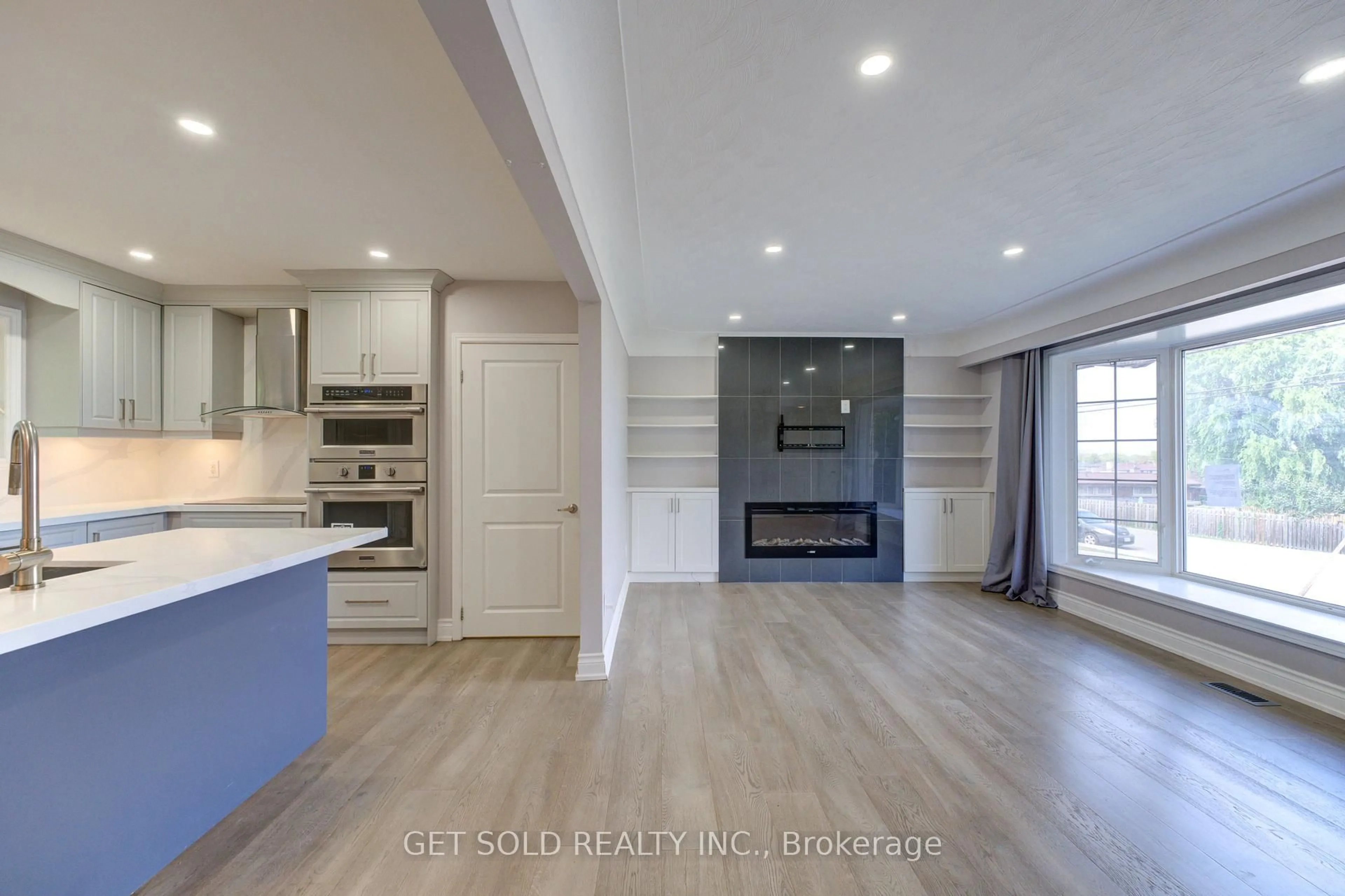 Open concept kitchen, unknown for 132 Pine Dr, Hamilton Ontario L8G 3B7