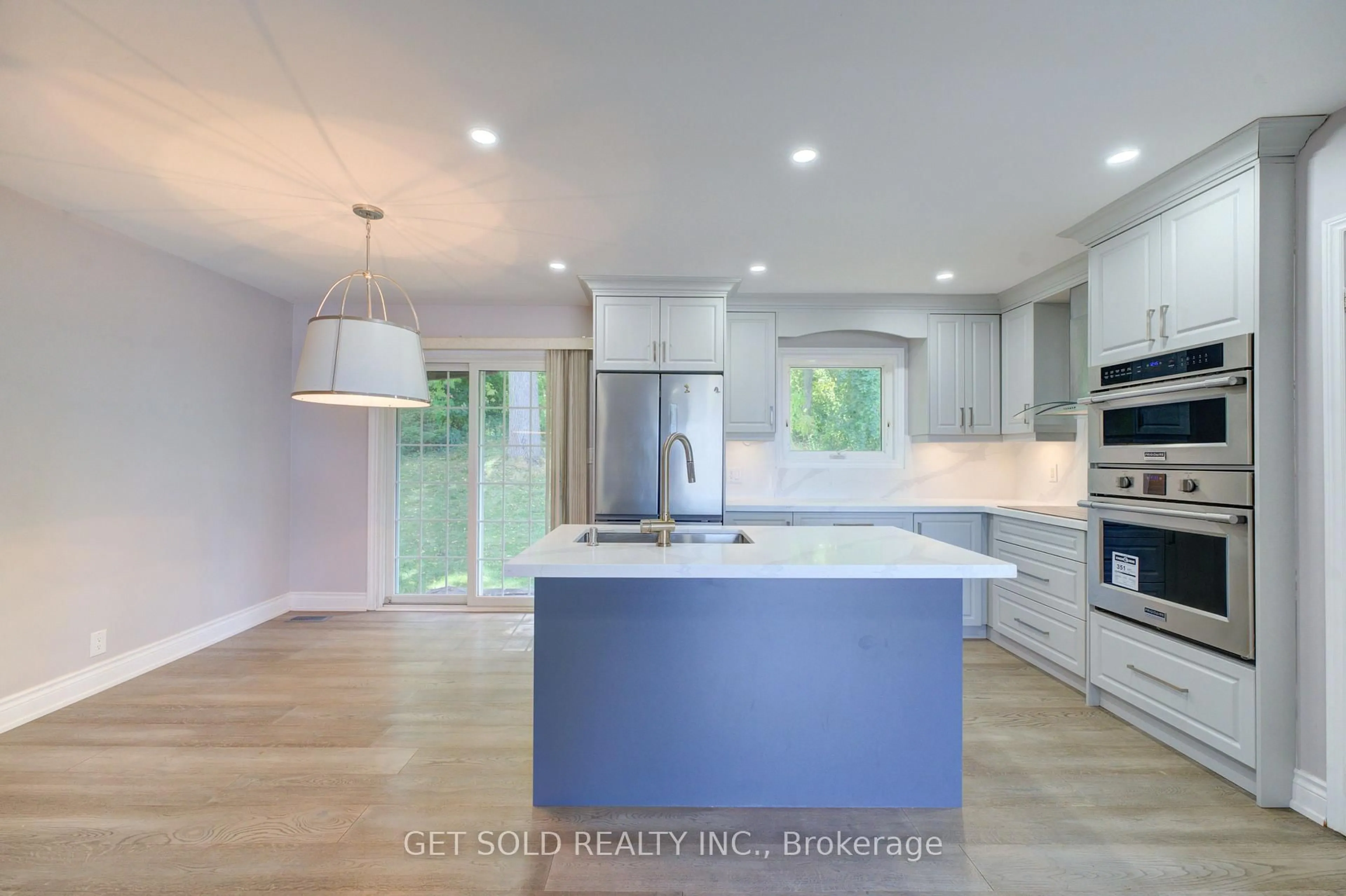 Open concept kitchen, unknown for 132 Pine Dr, Hamilton Ontario L8G 3B7