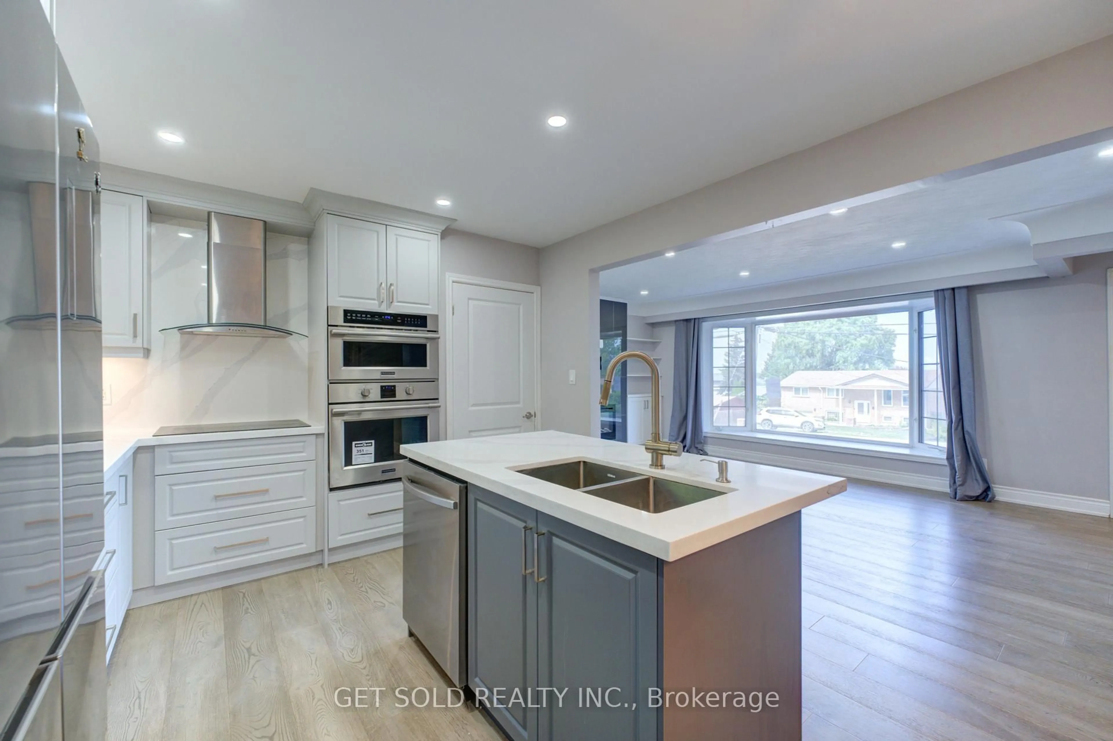 Open concept kitchen, unknown for 132 Pine Dr, Hamilton Ontario L8G 3B7