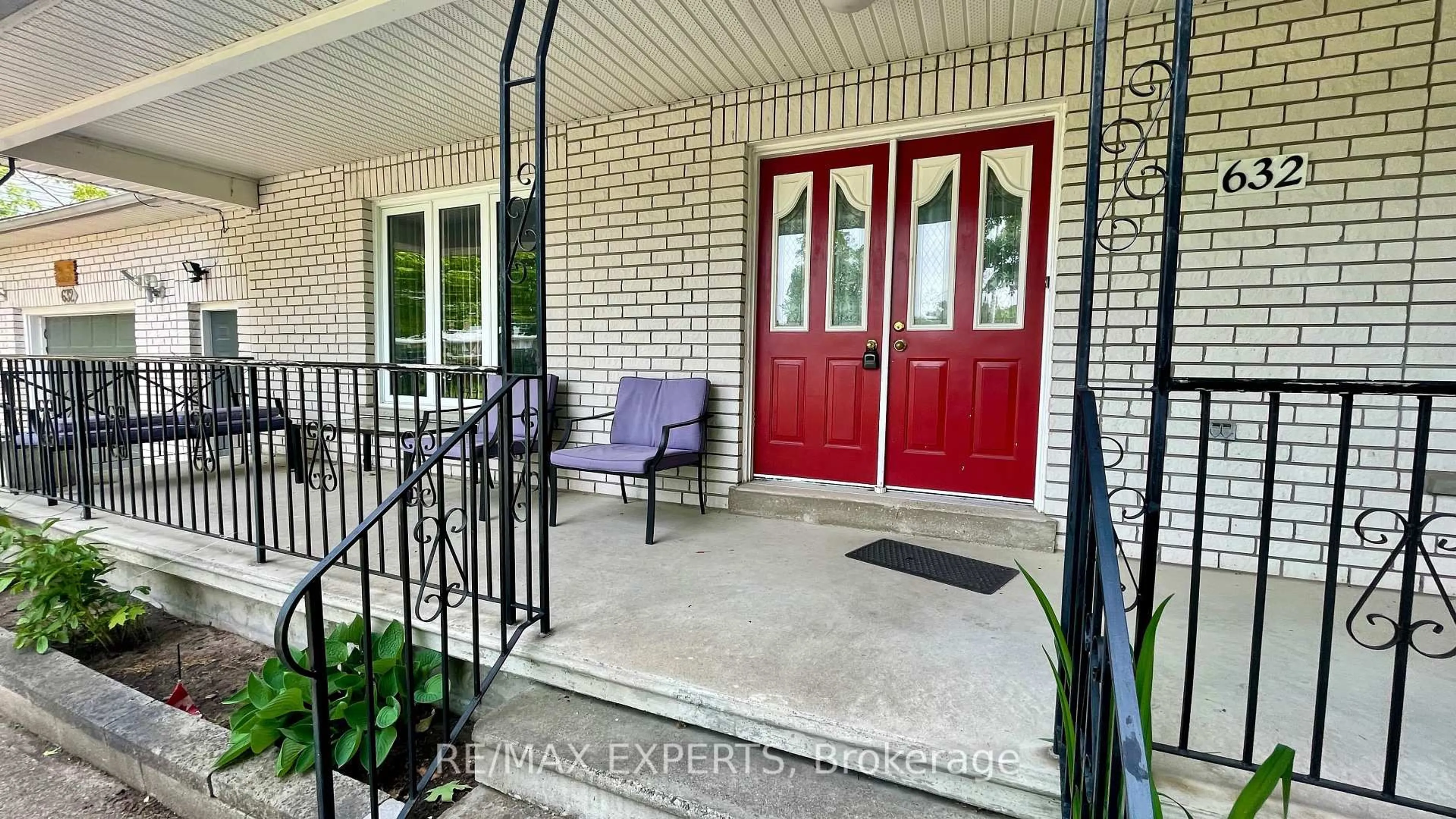 Indoor entryway for 632 Bannister Dr, South Bruce Peninsula Ontario N0H 2G0